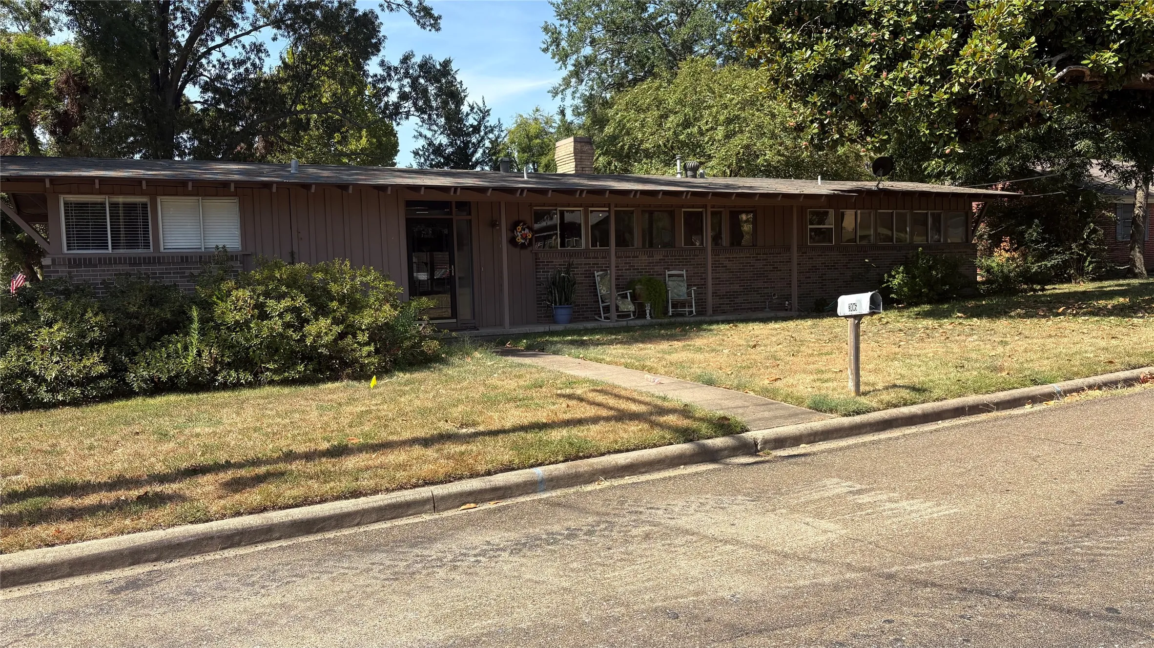 Single Family Residence For Sale in Wood County , 306 E PINE, Winnsboro, Texas 75494, 3 Bedroom, 2 Bathroom, Garage spaces, 1,519 Sqft, built in 1961, mls#21367444, Real Estate Agent in Winnsboro, Homes For Sale in Wood county, Homes For Sale in Winnsboro, Realtor in Winnsboro Texas, Real Estate Brokerage Independent Realty Texas, Luminita Cordes Realtor