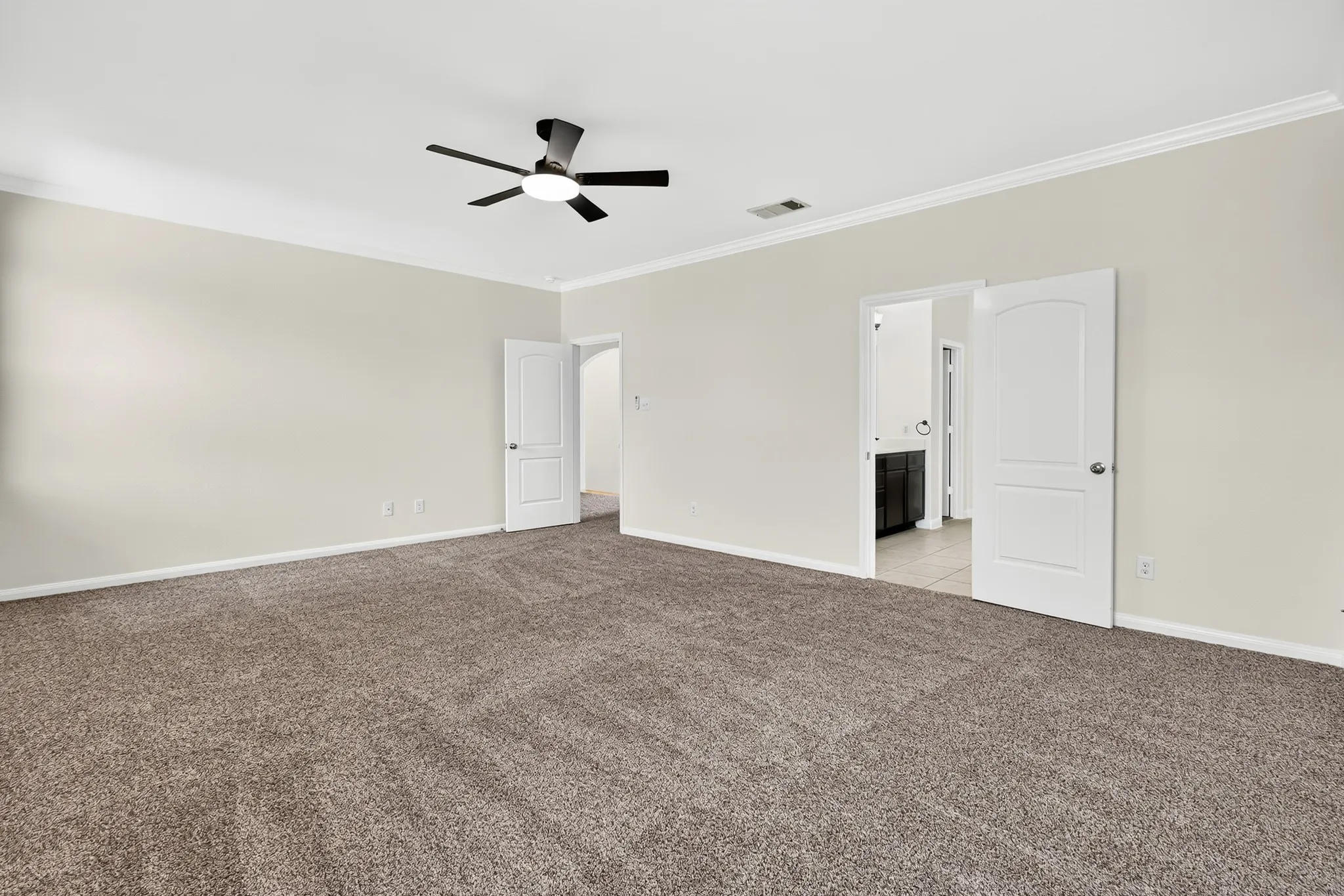 Single Family Residence For Sale in Ellis County , 302 Kaylee Way, Red Oak, Texas 75154, 3 Bedroom, 2 Bathroom, 2 Garage spaces, 2,298 Sqft, built in 2014, mls#21367459, Real Estate Agent in Red Oak, Homes For Sale in Ellis county, Homes For Sale in Red Oak, Realtor in Red Oak Texas, Real Estate Brokerage Independent Realty Texas, Luminita Cordes Realtor