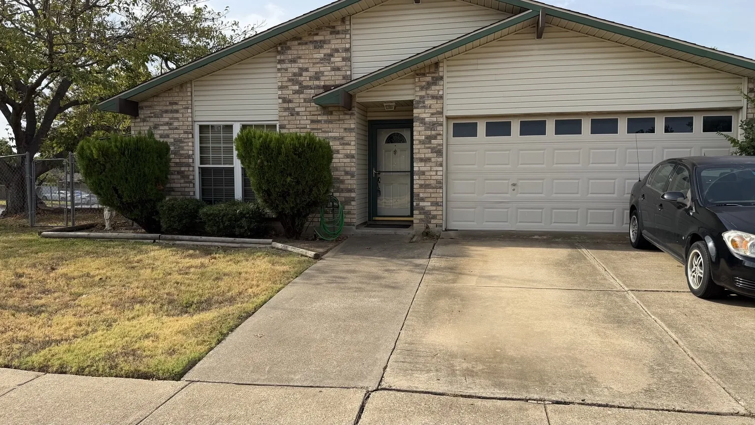 Single Family Residence For Sale in Tarrant County , 3832 Mulberry Lane, Bedford, Texas 76021, 3 Bedroom, 2 Bathroom, 2 Garage spaces, 1,467 Sqft, built in 1980, mls#21367463, Real Estate Agent in Bedford, Homes For Sale in Tarrant county, Homes For Sale in Bedford, Realtor in Bedford Texas, Real Estate Brokerage Independent Realty Texas, Luminita Cordes Realtor