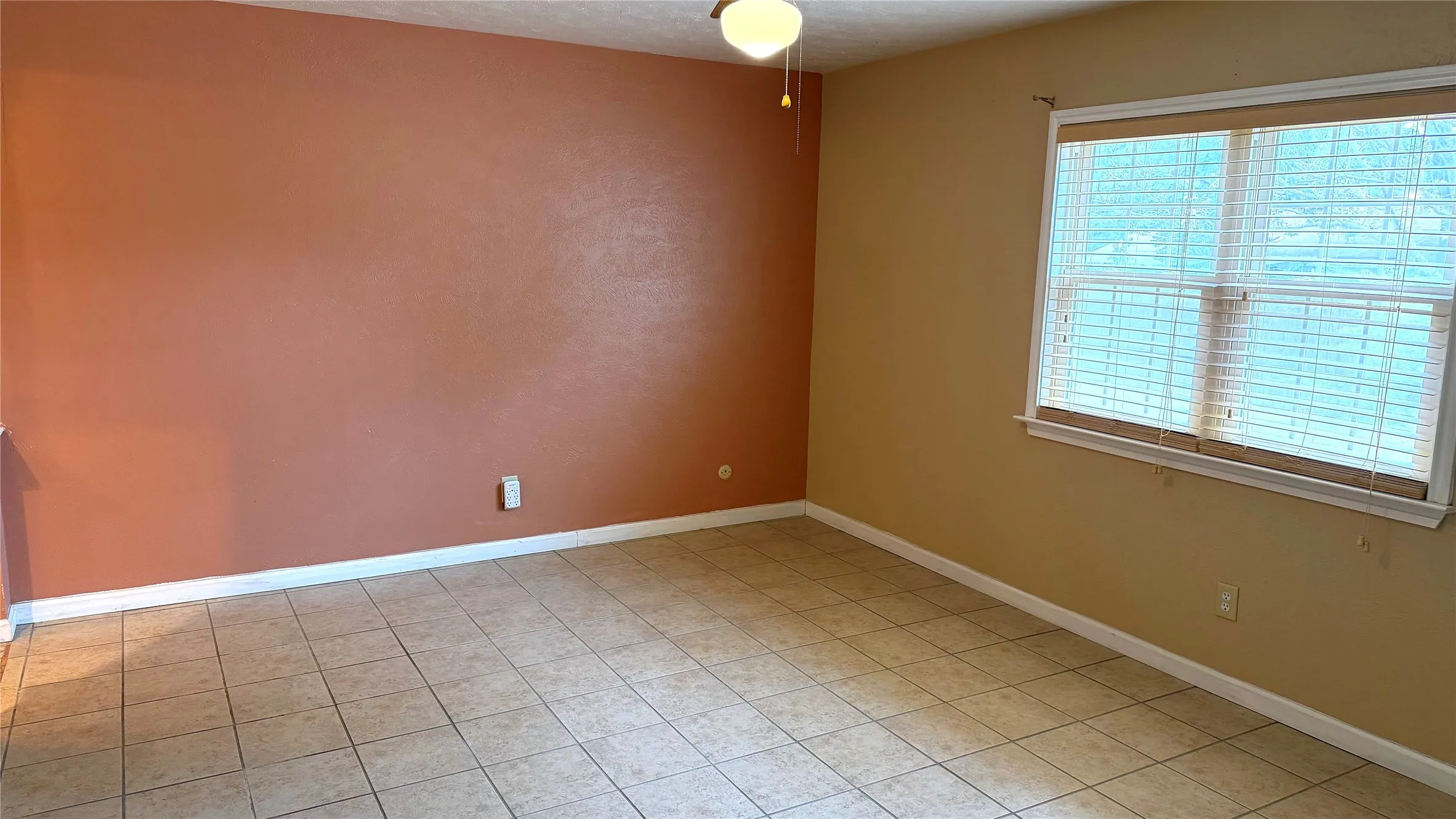 Single Family Residence For Sale in Tarrant County , 3832 Mulberry Lane, Bedford, Texas 76021, 3 Bedroom, 2 Bathroom, 2 Garage spaces, 1,467 Sqft, built in 1980, mls#21367463, Real Estate Agent in Bedford, Homes For Sale in Tarrant county, Homes For Sale in Bedford, Realtor in Bedford Texas, Real Estate Brokerage Independent Realty Texas, Luminita Cordes Realtor