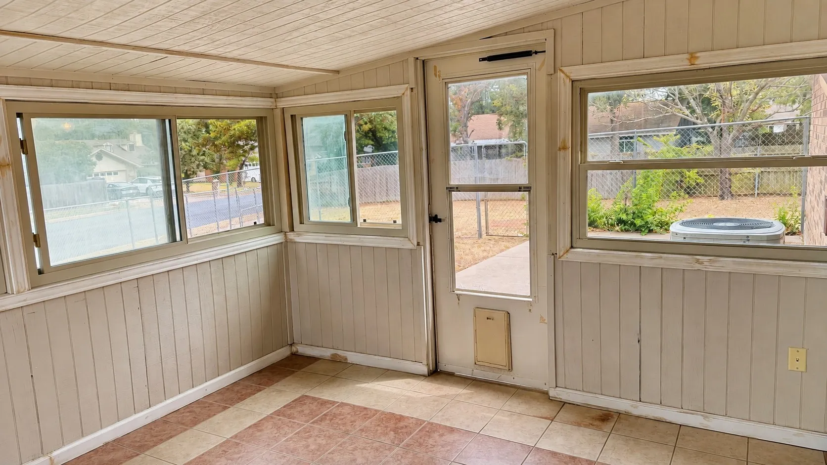 Single Family Residence For Sale in Tarrant County , 3832 Mulberry Lane, Bedford, Texas 76021, 3 Bedroom, 2 Bathroom, 2 Garage spaces, 1,467 Sqft, built in 1980, mls#21367463, Real Estate Agent in Bedford, Homes For Sale in Tarrant county, Homes For Sale in Bedford, Realtor in Bedford Texas, Real Estate Brokerage Independent Realty Texas, Luminita Cordes Realtor