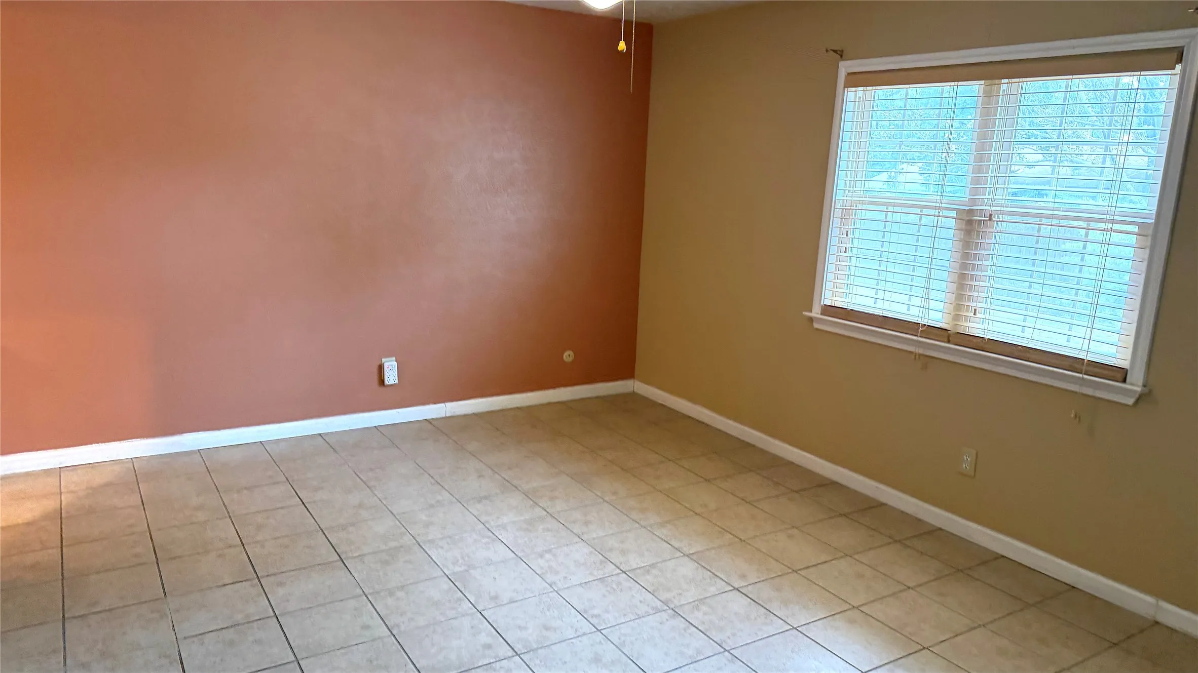 Single Family Residence For Sale in Tarrant County , 3832 Mulberry Lane, Bedford, Texas 76021, 3 Bedroom, 2 Bathroom, 2 Garage spaces, 1,467 Sqft, built in 1980, mls#21367463, Real Estate Agent in Bedford, Homes For Sale in Tarrant county, Homes For Sale in Bedford, Realtor in Bedford Texas, Real Estate Brokerage Independent Realty Texas, Luminita Cordes Realtor