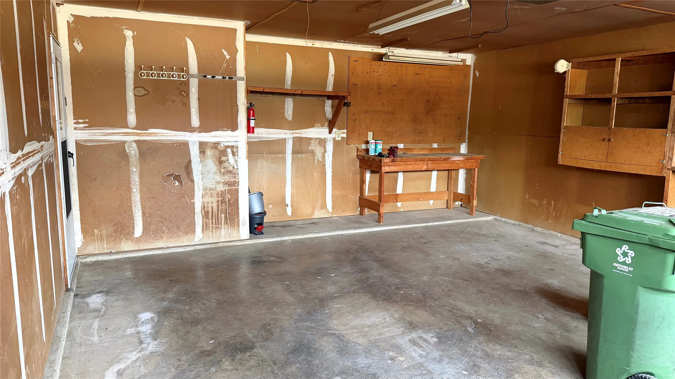 Single Family Residence For Sale in Tarrant County , 3832 Mulberry Lane, Bedford, Texas 76021, 3 Bedroom, 2 Bathroom, 2 Garage spaces, 1,467 Sqft, built in 1980, mls#21367463, Real Estate Agent in Bedford, Homes For Sale in Tarrant county, Homes For Sale in Bedford, Realtor in Bedford Texas, Real Estate Brokerage Independent Realty Texas, Luminita Cordes Realtor