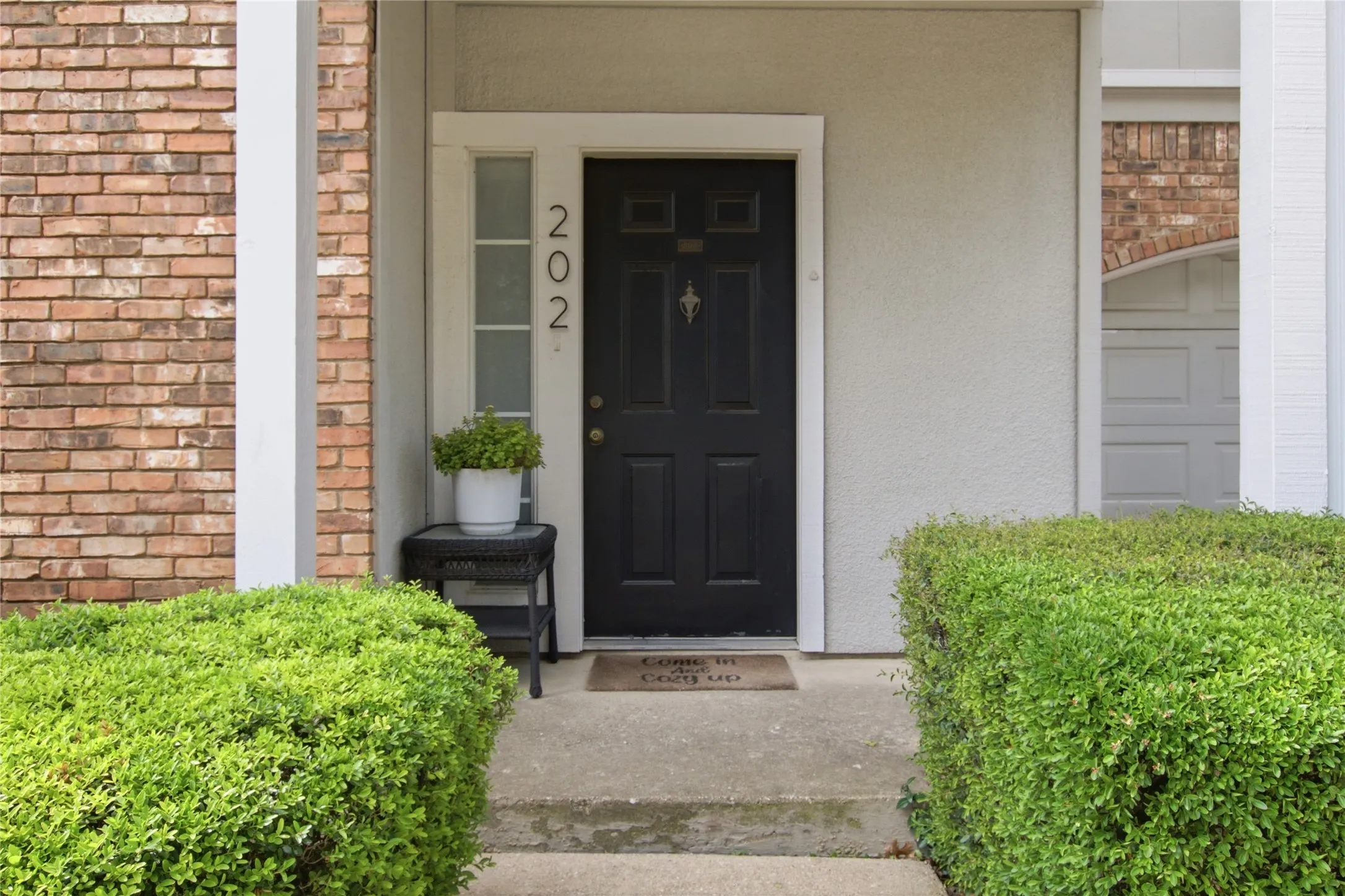 Single Family Residence For Sale in Dallas County , 14400 Montfort Drive 202, Dallas, Texas 75254, 2 Bedroom, 3 Bathroom, 1 Garage spaces, 1,179 Sqft, built in 1983, mls#21356433, Real Estate Agent in Dallas, Homes For Sale in Dallas county, Homes For Sale in Dallas, Realtor in Dallas Texas, Real Estate Brokerage Independent Realty Texas, Luminita Cordes Realtor