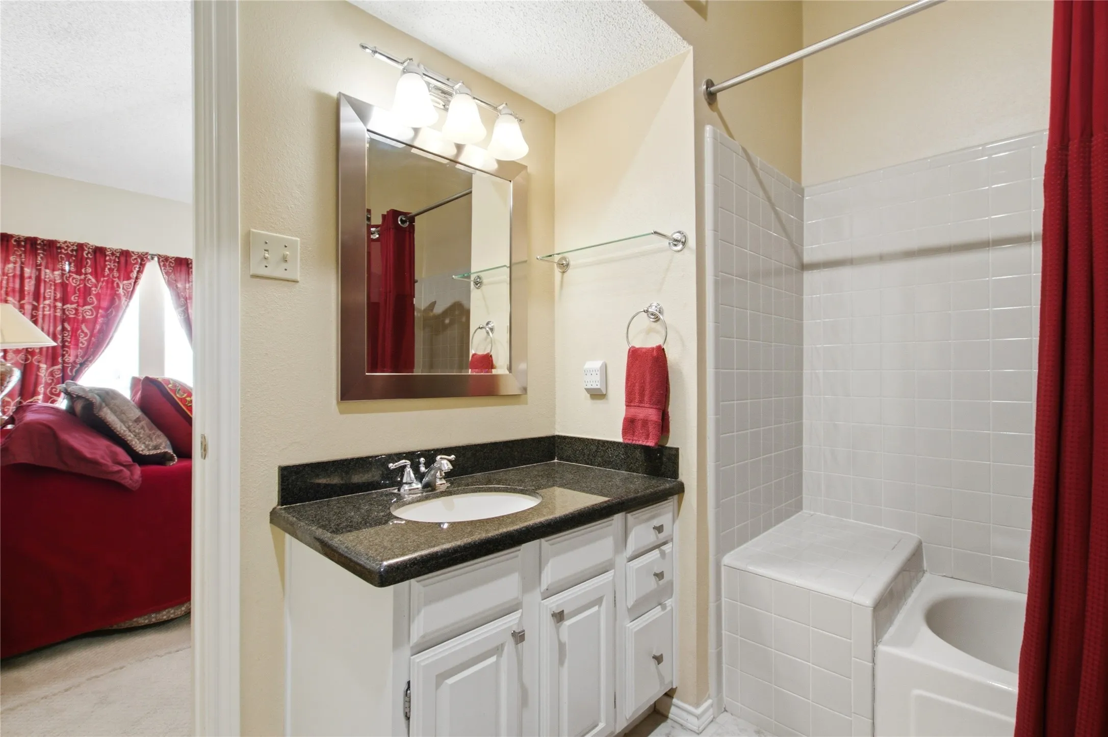 Single Family Residence For Sale in Dallas County , 14400 Montfort Drive 202, Dallas, Texas 75254, 2 Bedroom, 3 Bathroom, 1 Garage spaces, 1,179 Sqft, built in 1983, mls#21356433, Real Estate Agent in Dallas, Homes For Sale in Dallas county, Homes For Sale in Dallas, Realtor in Dallas Texas, Real Estate Brokerage Independent Realty Texas, Luminita Cordes Realtor