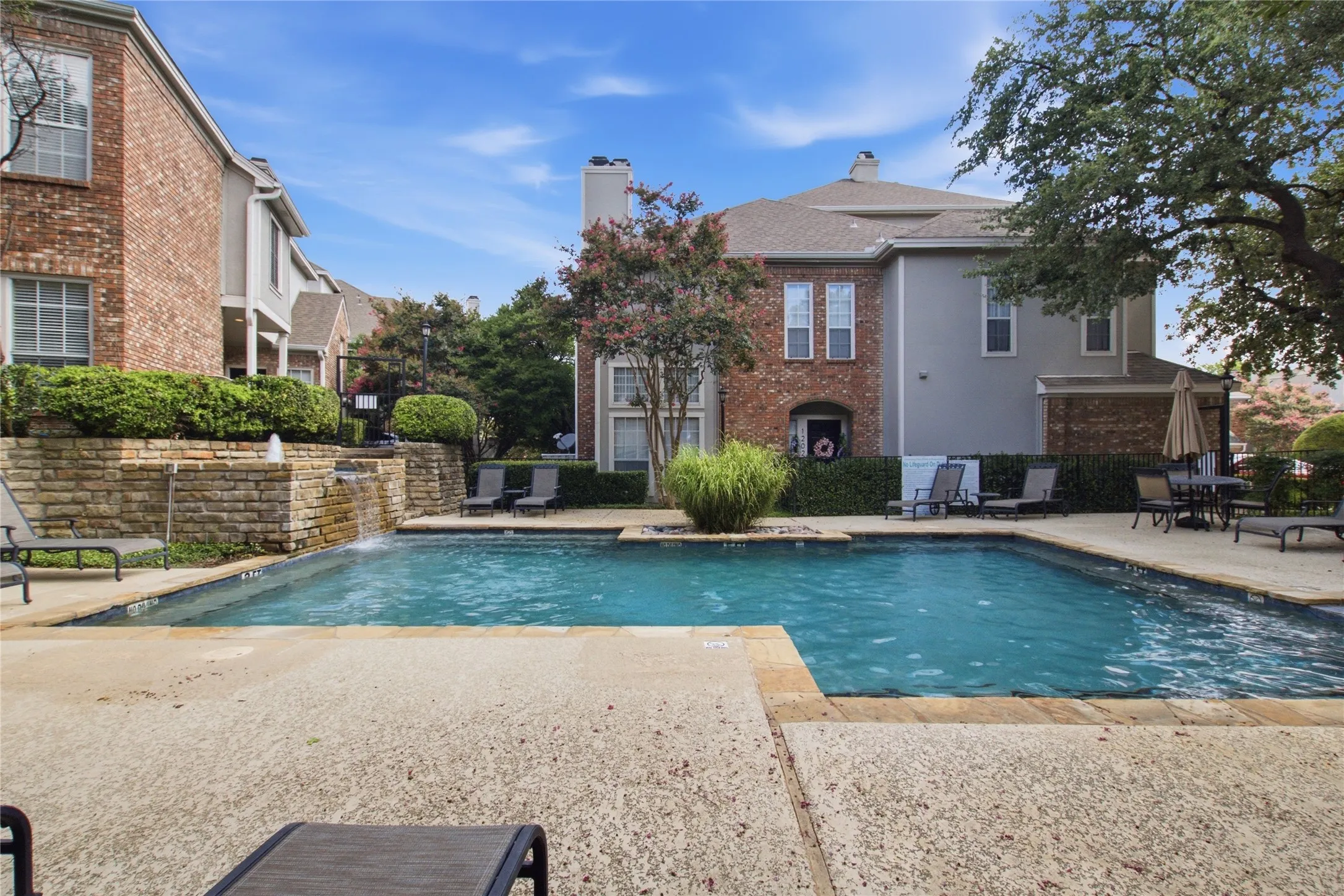 Single Family Residence For Sale in Dallas County , 14400 Montfort Drive 202, Dallas, Texas 75254, 2 Bedroom, 3 Bathroom, 1 Garage spaces, 1,179 Sqft, built in 1983, mls#21356433, Real Estate Agent in Dallas, Homes For Sale in Dallas county, Homes For Sale in Dallas, Realtor in Dallas Texas, Real Estate Brokerage Independent Realty Texas, Luminita Cordes Realtor