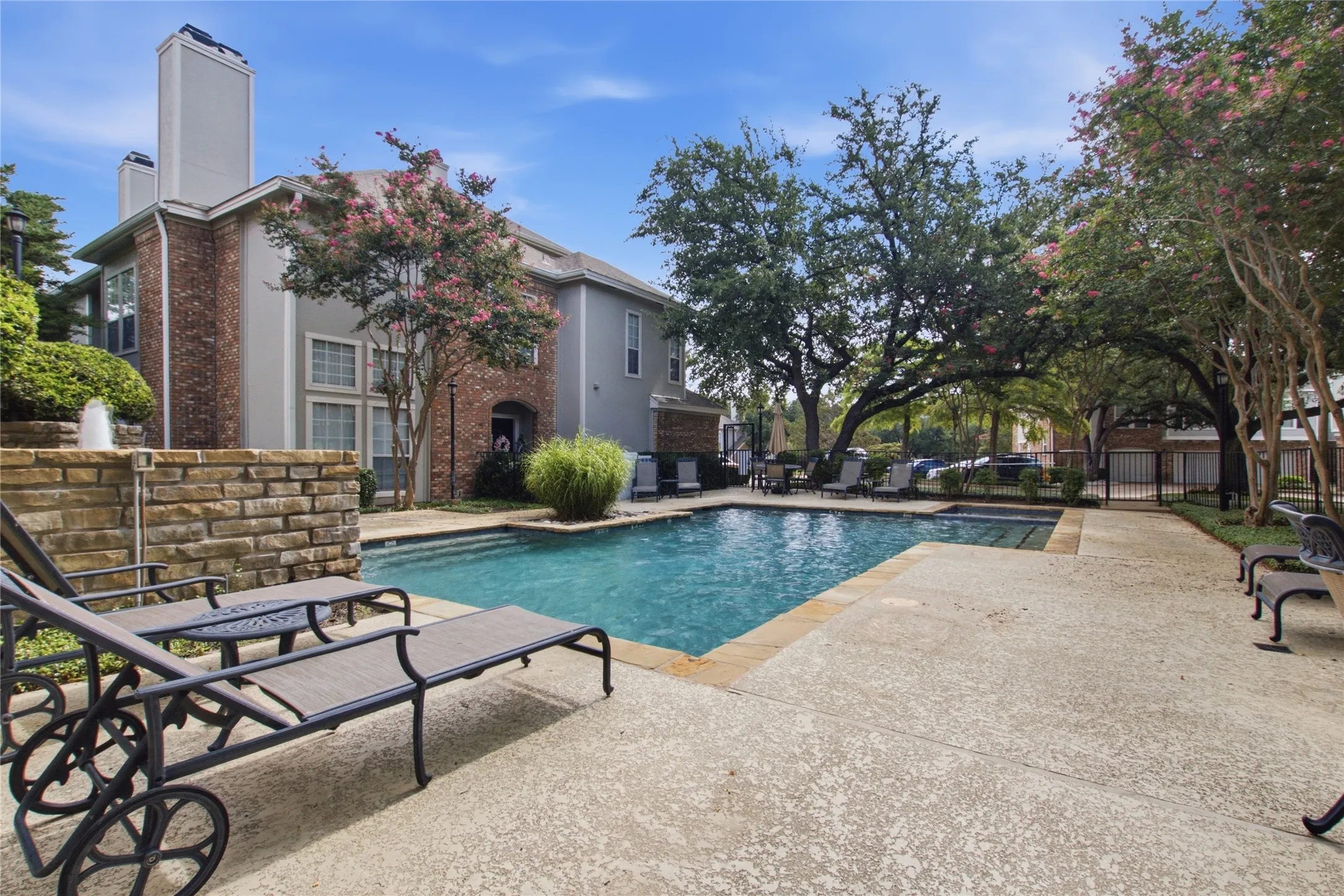 Single Family Residence For Sale in Dallas County , 14400 Montfort Drive 202, Dallas, Texas 75254, 2 Bedroom, 3 Bathroom, 1 Garage spaces, 1,179 Sqft, built in 1983, mls#21356433, Real Estate Agent in Dallas, Homes For Sale in Dallas county, Homes For Sale in Dallas, Realtor in Dallas Texas, Real Estate Brokerage Independent Realty Texas, Luminita Cordes Realtor