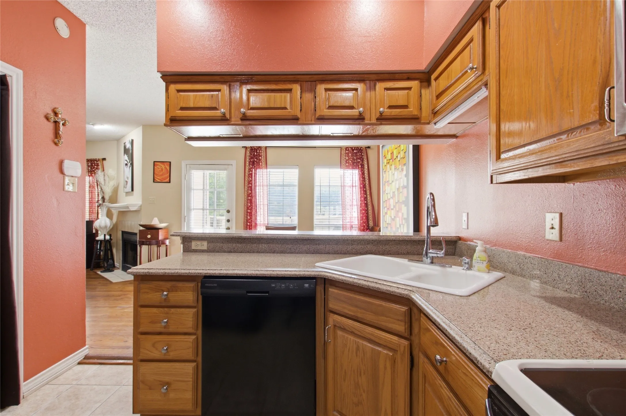 Single Family Residence For Sale in Dallas County , 14400 Montfort Drive 202, Dallas, Texas 75254, 2 Bedroom, 3 Bathroom, 1 Garage spaces, 1,179 Sqft, built in 1983, mls#21356433, Real Estate Agent in Dallas, Homes For Sale in Dallas county, Homes For Sale in Dallas, Realtor in Dallas Texas, Real Estate Brokerage Independent Realty Texas, Luminita Cordes Realtor