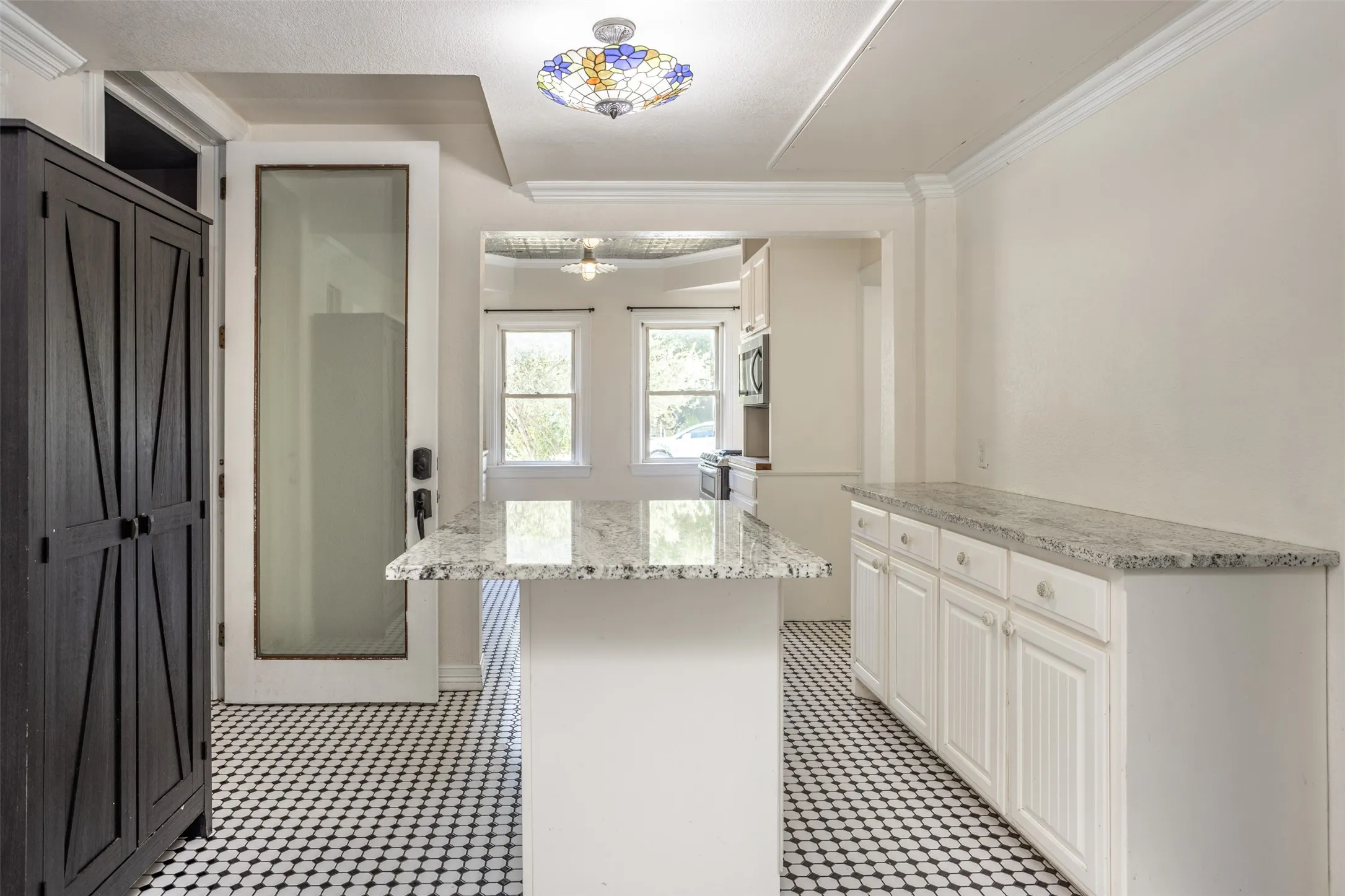 Single Family Residence For Sale in Cooke County , 610 S Lee Street, Valley View, Texas 76272, 3 Bedroom, 2 Bathroom, Garage spaces, 2,656 Sqft, built in 1941, Price $413,000, mls#21362255, Real Estate Agent in Valley View, Homes For Sale in Cooke county, Homes For Sale in Valley View, Realtor in Valley View Texas, Real Estate Brokerage Independent Realty Texas, Luminita Cordes Realtor
