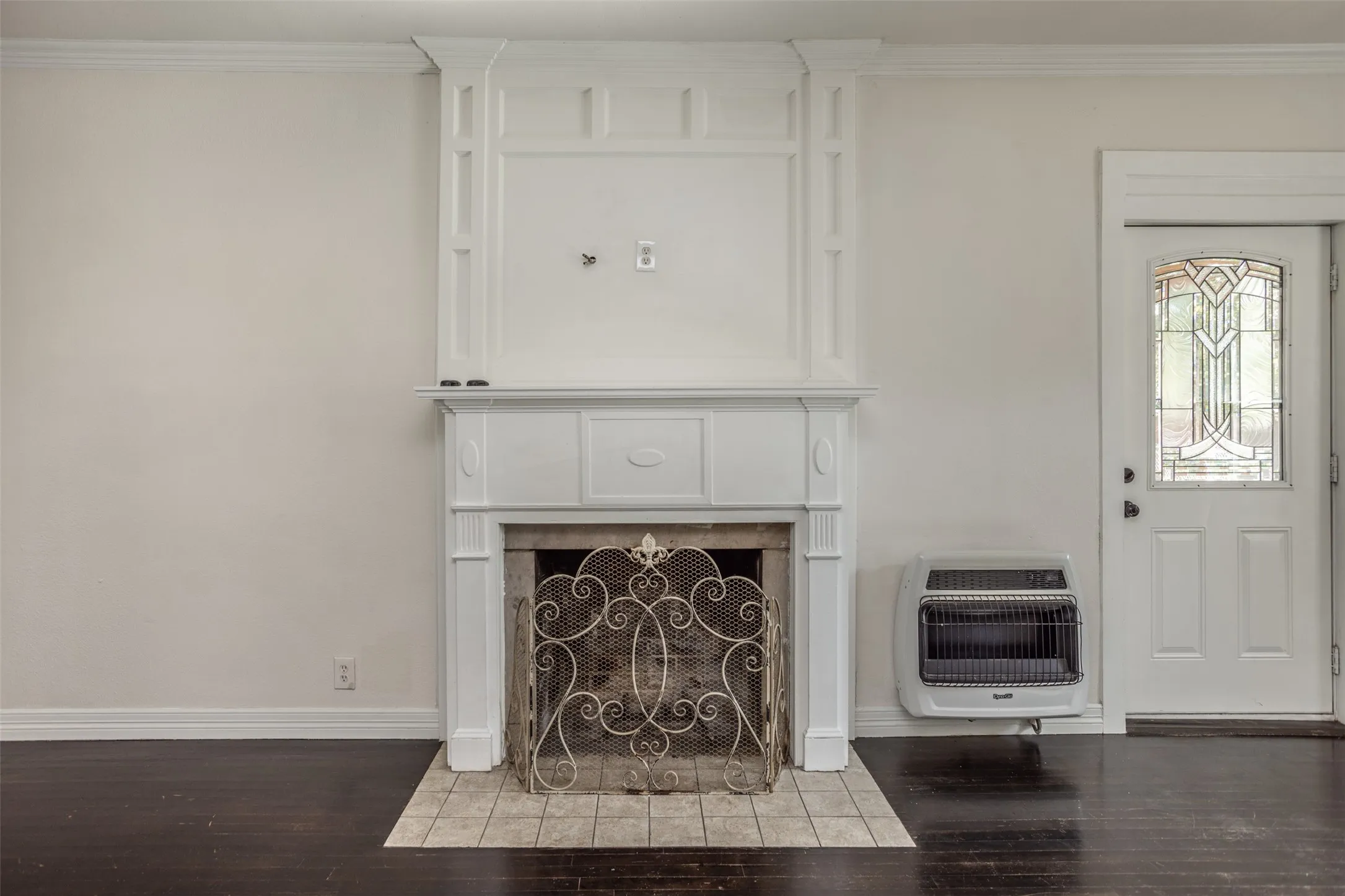 Single Family Residence For Sale in Cooke County , 610 S Lee Street, Valley View, Texas 76272, 3 Bedroom, 2 Bathroom, Garage spaces, 2,656 Sqft, built in 1941, Price $413,000, mls#21362255, Real Estate Agent in Valley View, Homes For Sale in Cooke county, Homes For Sale in Valley View, Realtor in Valley View Texas, Real Estate Brokerage Independent Realty Texas, Luminita Cordes Realtor