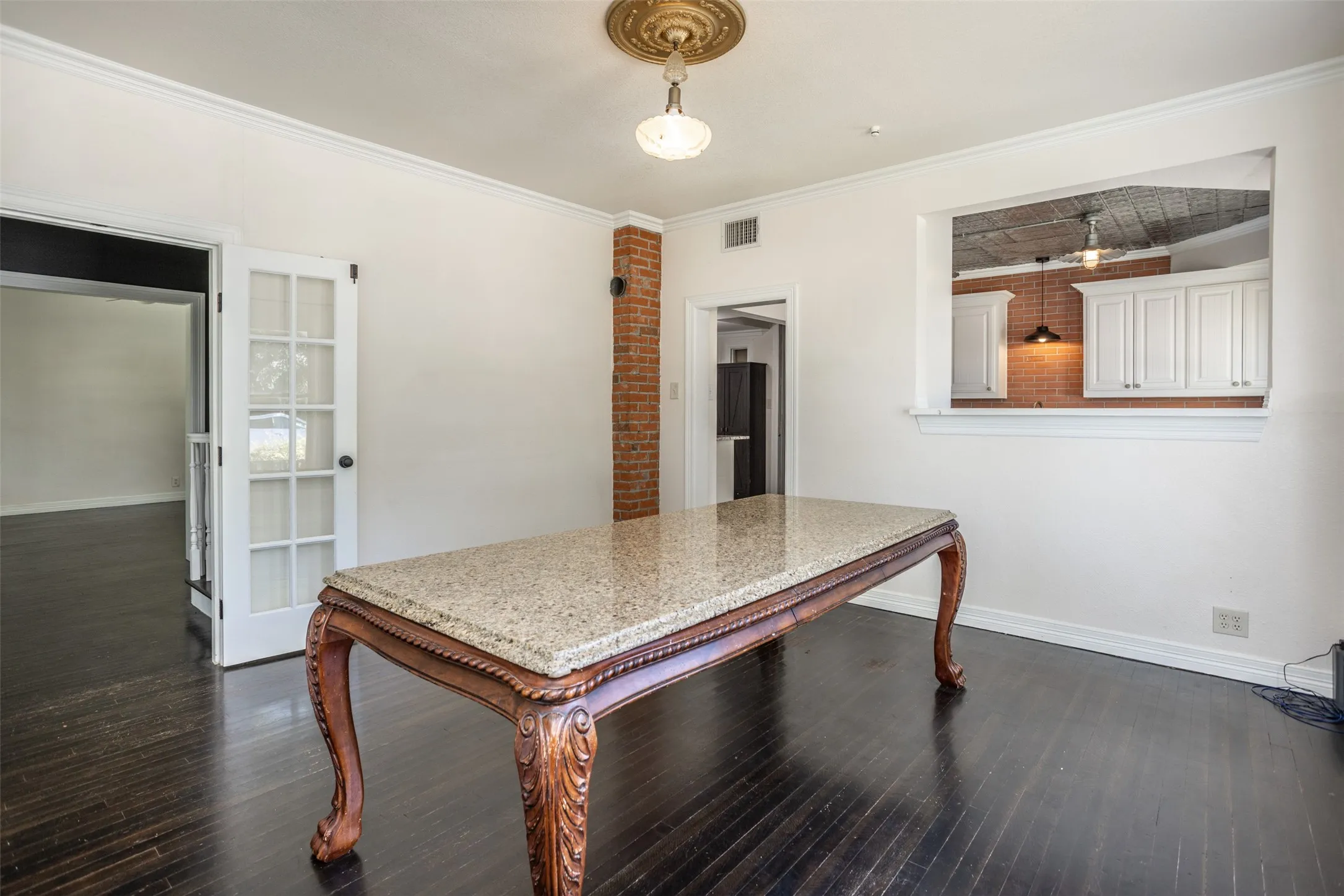 Single Family Residence For Sale in Cooke County , 610 S Lee Street, Valley View, Texas 76272, 3 Bedroom, 2 Bathroom, Garage spaces, 2,656 Sqft, built in 1941, Price $413,000, mls#21362255, Real Estate Agent in Valley View, Homes For Sale in Cooke county, Homes For Sale in Valley View, Realtor in Valley View Texas, Real Estate Brokerage Independent Realty Texas, Luminita Cordes Realtor
