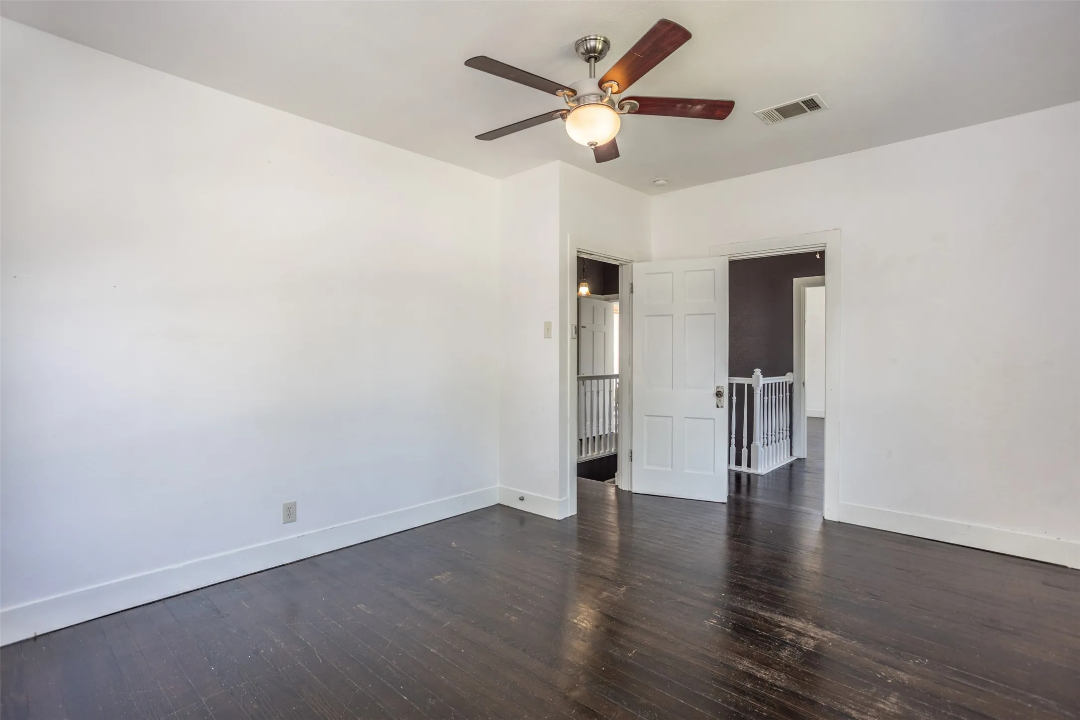 Single Family Residence For Sale in Cooke County , 610 S Lee Street, Valley View, Texas 76272, 3 Bedroom, 2 Bathroom, Garage spaces, 2,656 Sqft, built in 1941, Price $413,000, mls#21362255, Real Estate Agent in Valley View, Homes For Sale in Cooke county, Homes For Sale in Valley View, Realtor in Valley View Texas, Real Estate Brokerage Independent Realty Texas, Luminita Cordes Realtor