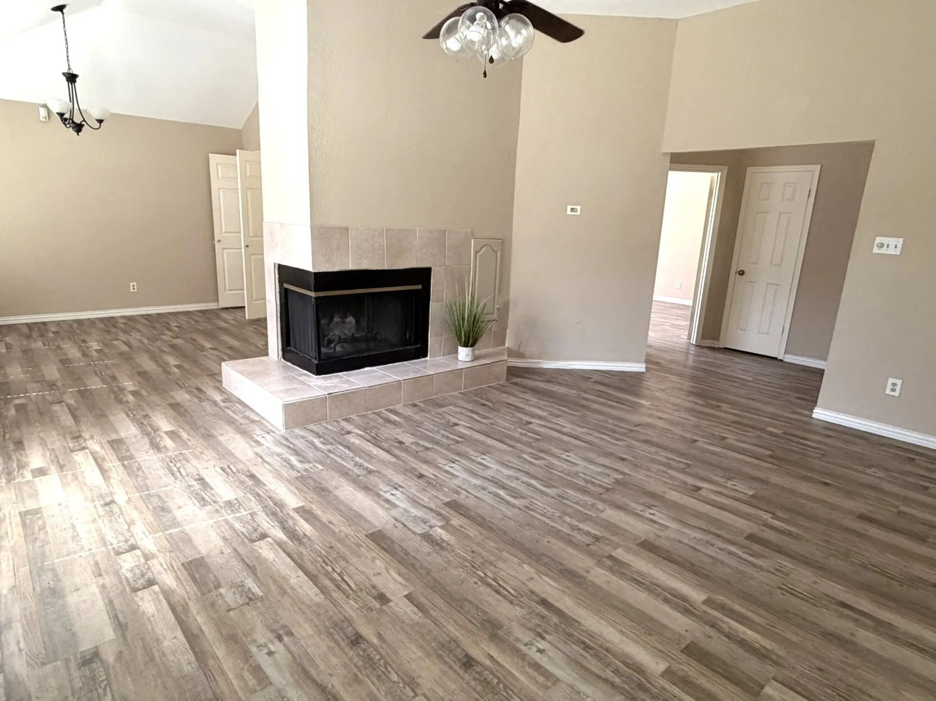Single Family Residence For Sale in Denton County , 1621 Winter Park Lane, Lewisville, Texas 75077, 3 Bedroom, 2 Bathroom, 2 Garage spaces, 1,797 Sqft, built in 1986, mls#21367439, Real Estate Agent in Lewisville, Homes For Sale in Denton county, Homes For Sale in Lewisville, Realtor in Lewisville Texas, Real Estate Brokerage Independent Realty Texas, Luminita Cordes Realtor