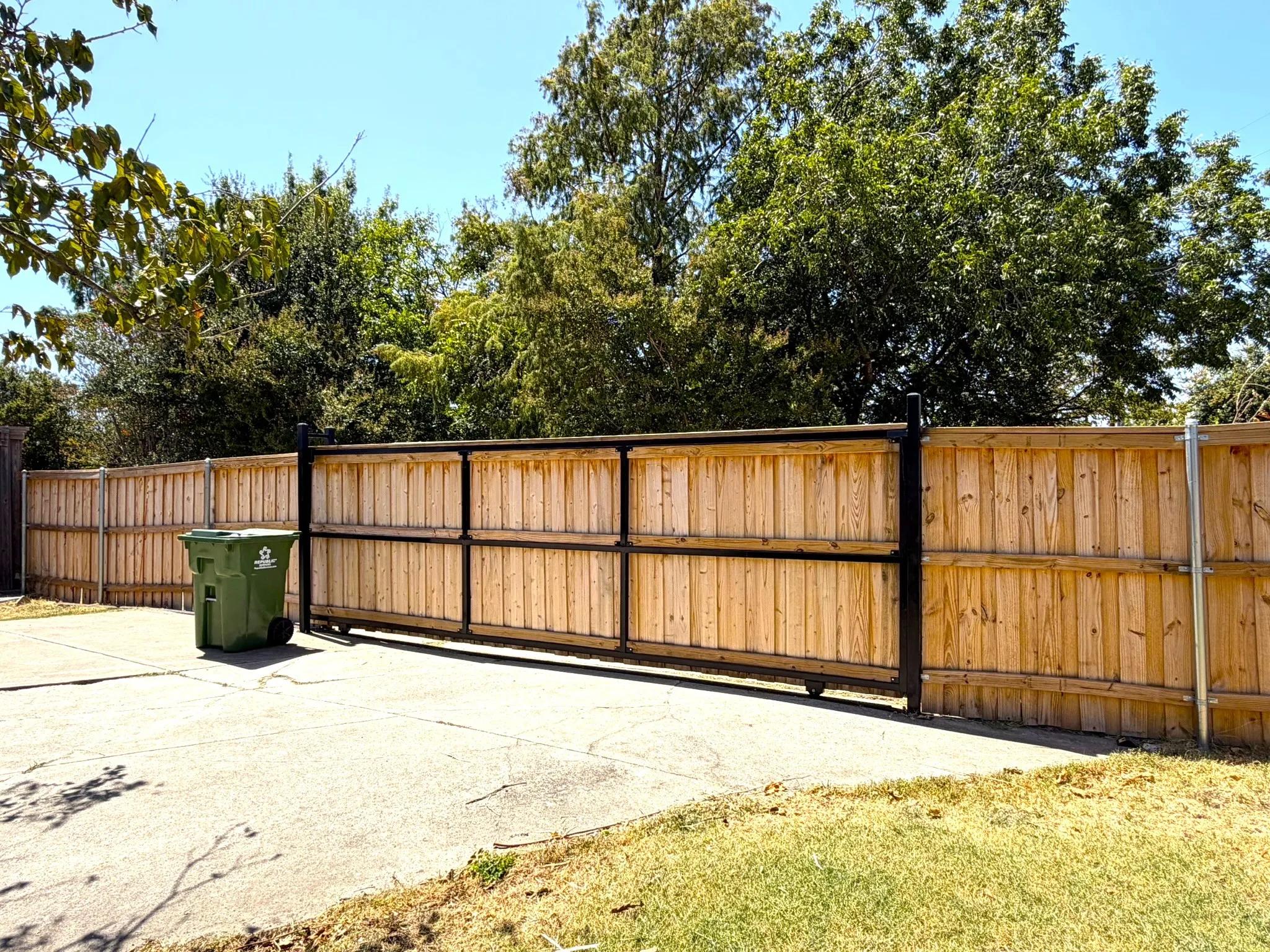 Single Family Residence For Sale in Denton County , 1621 Winter Park Lane, Lewisville, Texas 75077, 3 Bedroom, 2 Bathroom, 2 Garage spaces, 1,797 Sqft, built in 1986, mls#21367439, Real Estate Agent in Lewisville, Homes For Sale in Denton county, Homes For Sale in Lewisville, Realtor in Lewisville Texas, Real Estate Brokerage Independent Realty Texas, Luminita Cordes Realtor