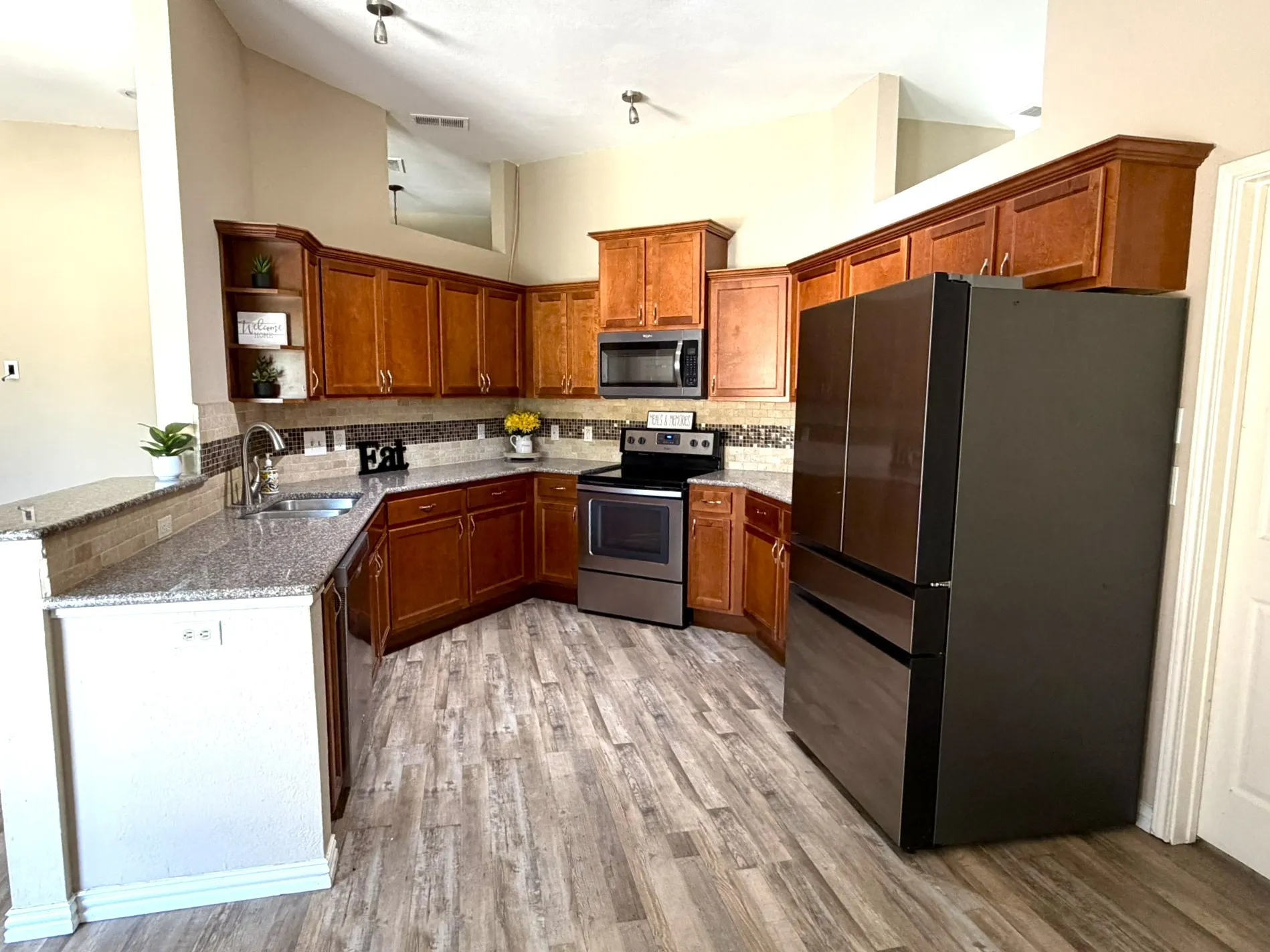 Single Family Residence For Sale in Denton County , 1621 Winter Park Lane, Lewisville, Texas 75077, 3 Bedroom, 2 Bathroom, 2 Garage spaces, 1,797 Sqft, built in 1986, mls#21367439, Real Estate Agent in Lewisville, Homes For Sale in Denton county, Homes For Sale in Lewisville, Realtor in Lewisville Texas, Real Estate Brokerage Independent Realty Texas, Luminita Cordes Realtor