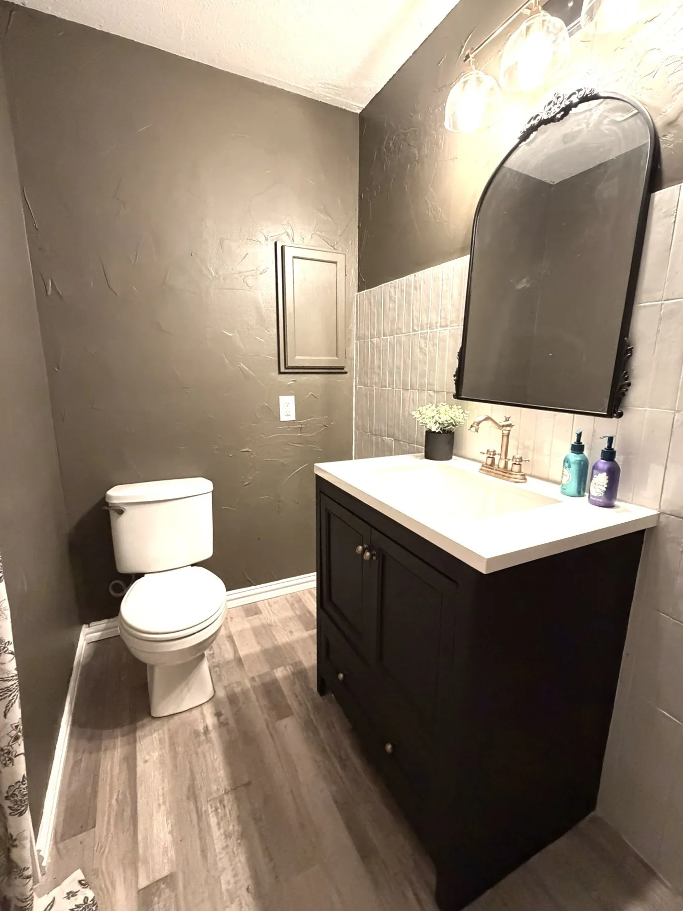 Single Family Residence For Sale in Denton County , 1621 Winter Park Lane, Lewisville, Texas 75077, 3 Bedroom, 2 Bathroom, 2 Garage spaces, 1,797 Sqft, built in 1986, mls#21367439, Real Estate Agent in Lewisville, Homes For Sale in Denton county, Homes For Sale in Lewisville, Realtor in Lewisville Texas, Real Estate Brokerage Independent Realty Texas, Luminita Cordes Realtor