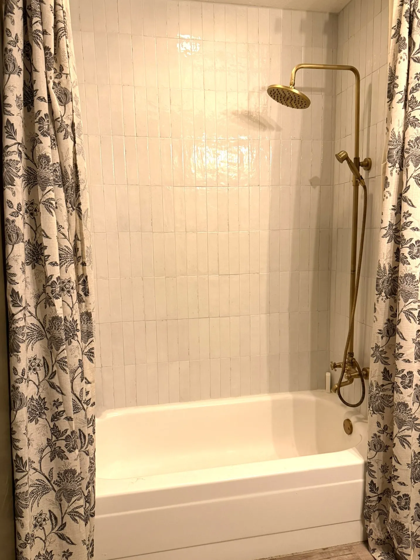 Single Family Residence For Sale in Denton County , 1621 Winter Park Lane, Lewisville, Texas 75077, 3 Bedroom, 2 Bathroom, 2 Garage spaces, 1,797 Sqft, built in 1986, mls#21367439, Real Estate Agent in Lewisville, Homes For Sale in Denton county, Homes For Sale in Lewisville, Realtor in Lewisville Texas, Real Estate Brokerage Independent Realty Texas, Luminita Cordes Realtor