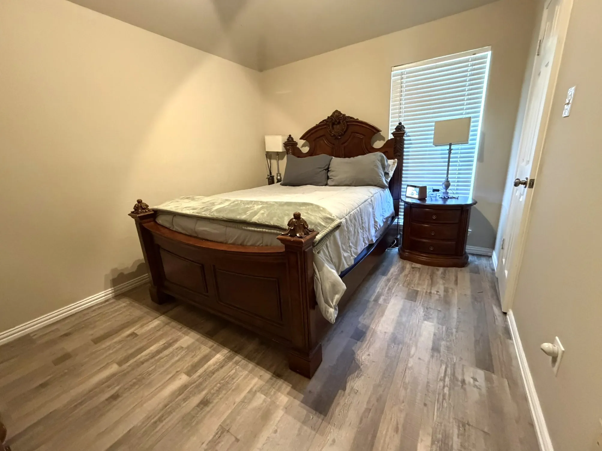 Single Family Residence For Sale in Denton County , 1621 Winter Park Lane, Lewisville, Texas 75077, 3 Bedroom, 2 Bathroom, 2 Garage spaces, 1,797 Sqft, built in 1986, mls#21367439, Real Estate Agent in Lewisville, Homes For Sale in Denton county, Homes For Sale in Lewisville, Realtor in Lewisville Texas, Real Estate Brokerage Independent Realty Texas, Luminita Cordes Realtor