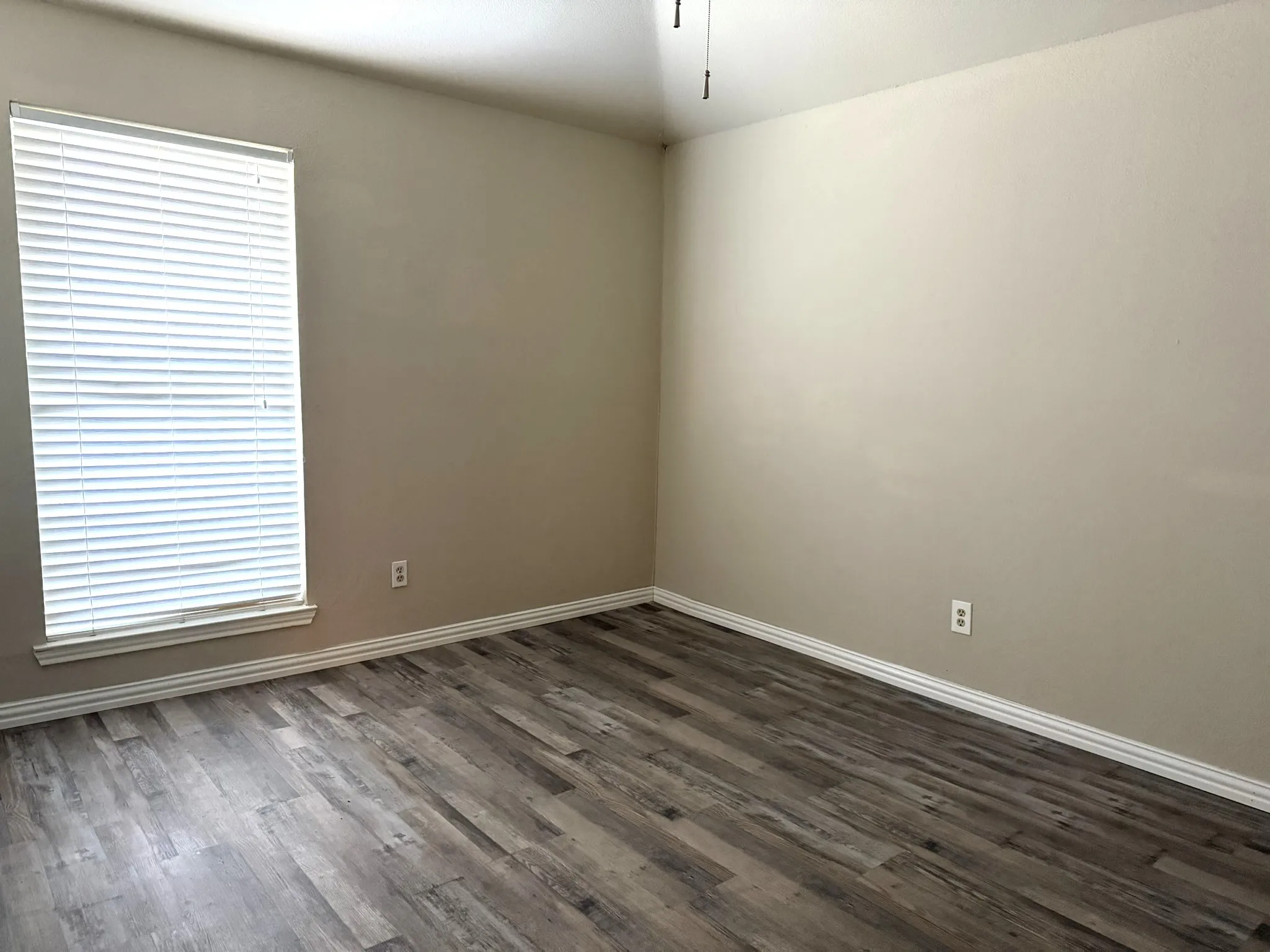 Single Family Residence For Sale in Denton County , 1621 Winter Park Lane, Lewisville, Texas 75077, 3 Bedroom, 2 Bathroom, 2 Garage spaces, 1,797 Sqft, built in 1986, mls#21367439, Real Estate Agent in Lewisville, Homes For Sale in Denton county, Homes For Sale in Lewisville, Realtor in Lewisville Texas, Real Estate Brokerage Independent Realty Texas, Luminita Cordes Realtor