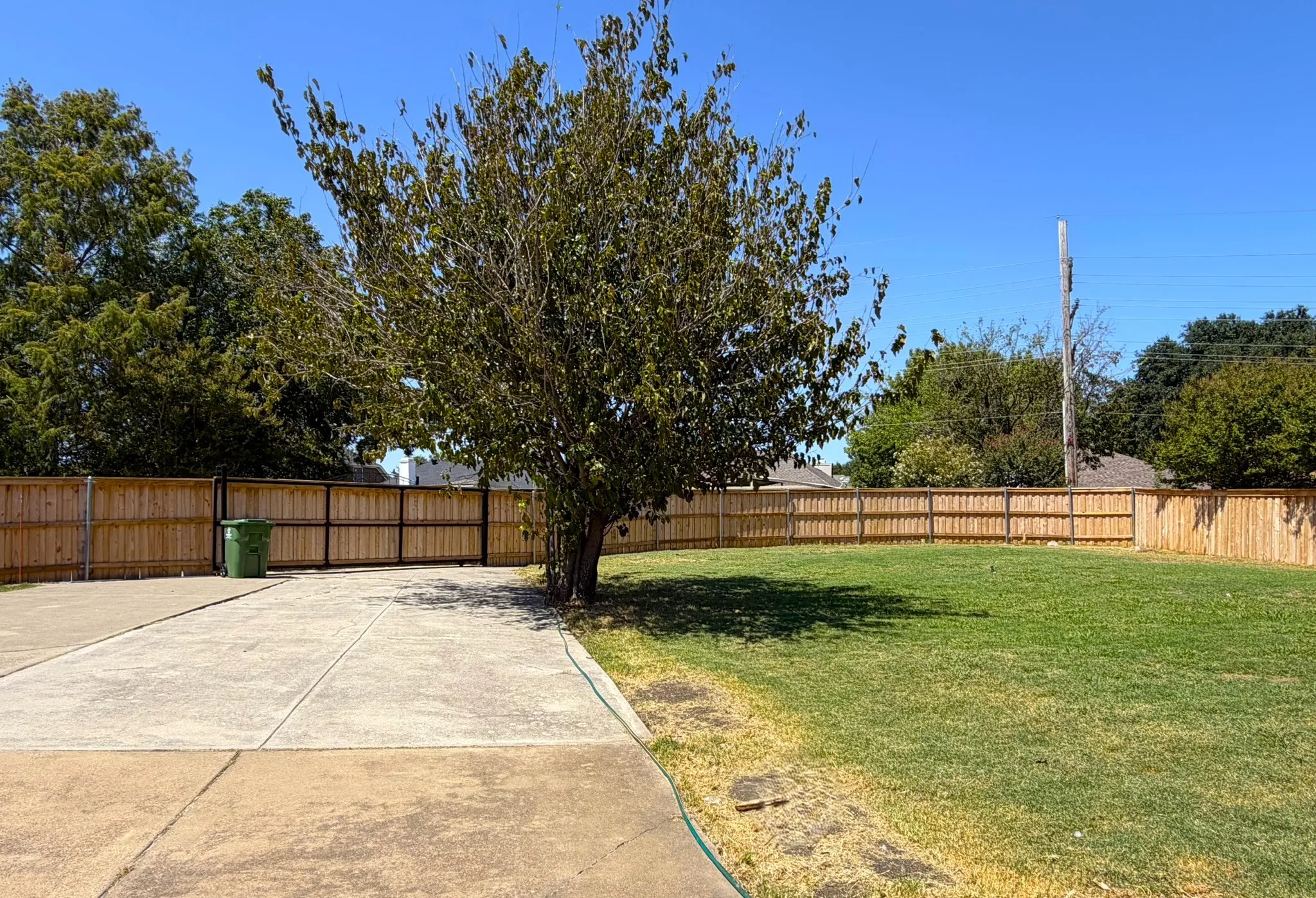 Single Family Residence For Sale in Denton County , 1621 Winter Park Lane, Lewisville, Texas 75077, 3 Bedroom, 2 Bathroom, 2 Garage spaces, 1,797 Sqft, built in 1986, mls#21367439, Real Estate Agent in Lewisville, Homes For Sale in Denton county, Homes For Sale in Lewisville, Realtor in Lewisville Texas, Real Estate Brokerage Independent Realty Texas, Luminita Cordes Realtor