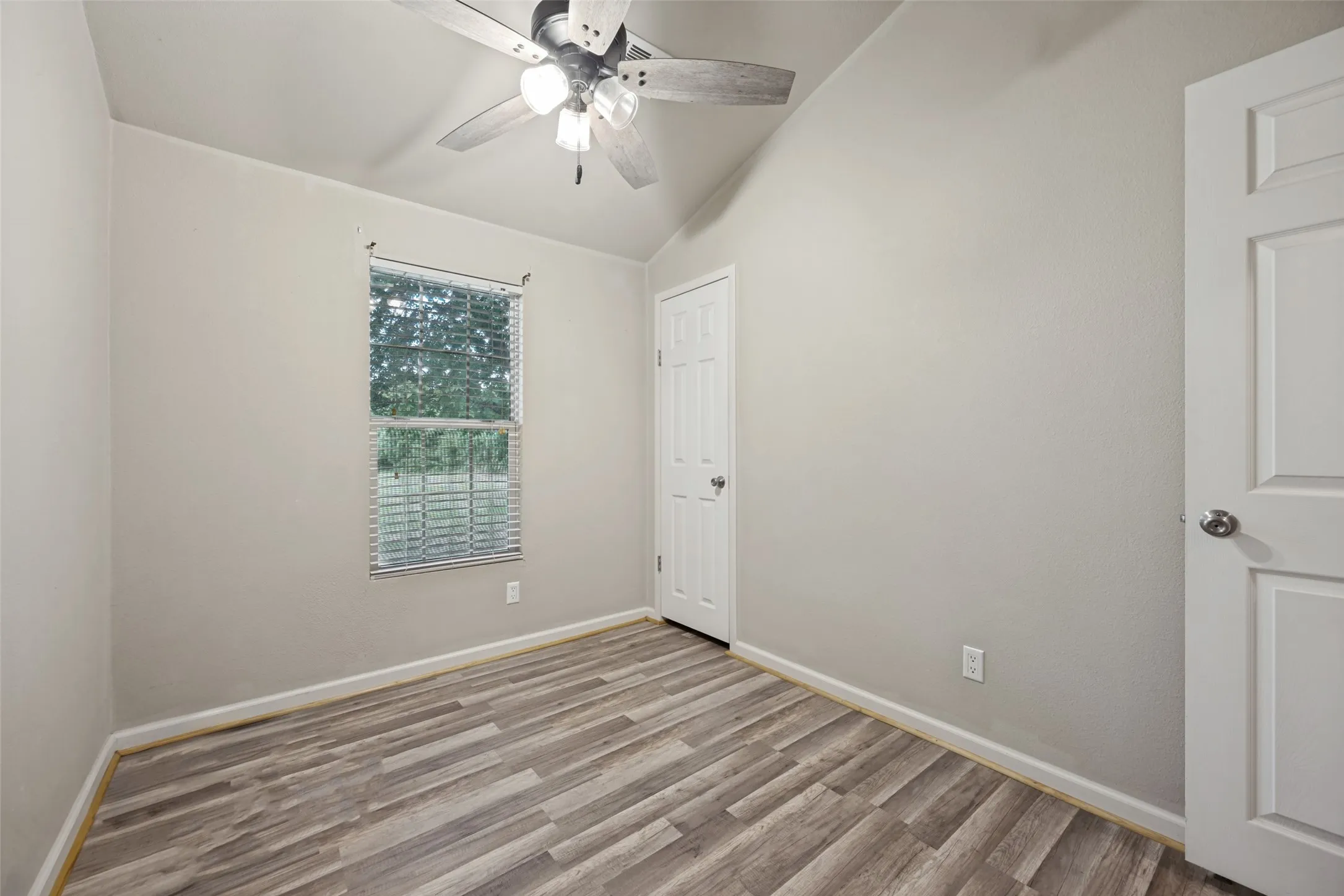 Mobile Home For Sale in Grayson County , 620 Pennell Road, Sherman, Texas 75090, 3 Bedroom, 2 Bathroom, Garage spaces, 1,095 Sqft, built in 2010, mls#21366890, Real Estate Agent in Sherman, Homes For Sale in Grayson county, Homes For Sale in Sherman, Realtor in Sherman Texas, Real Estate Brokerage Independent Realty Texas, Luminita Cordes Realtor