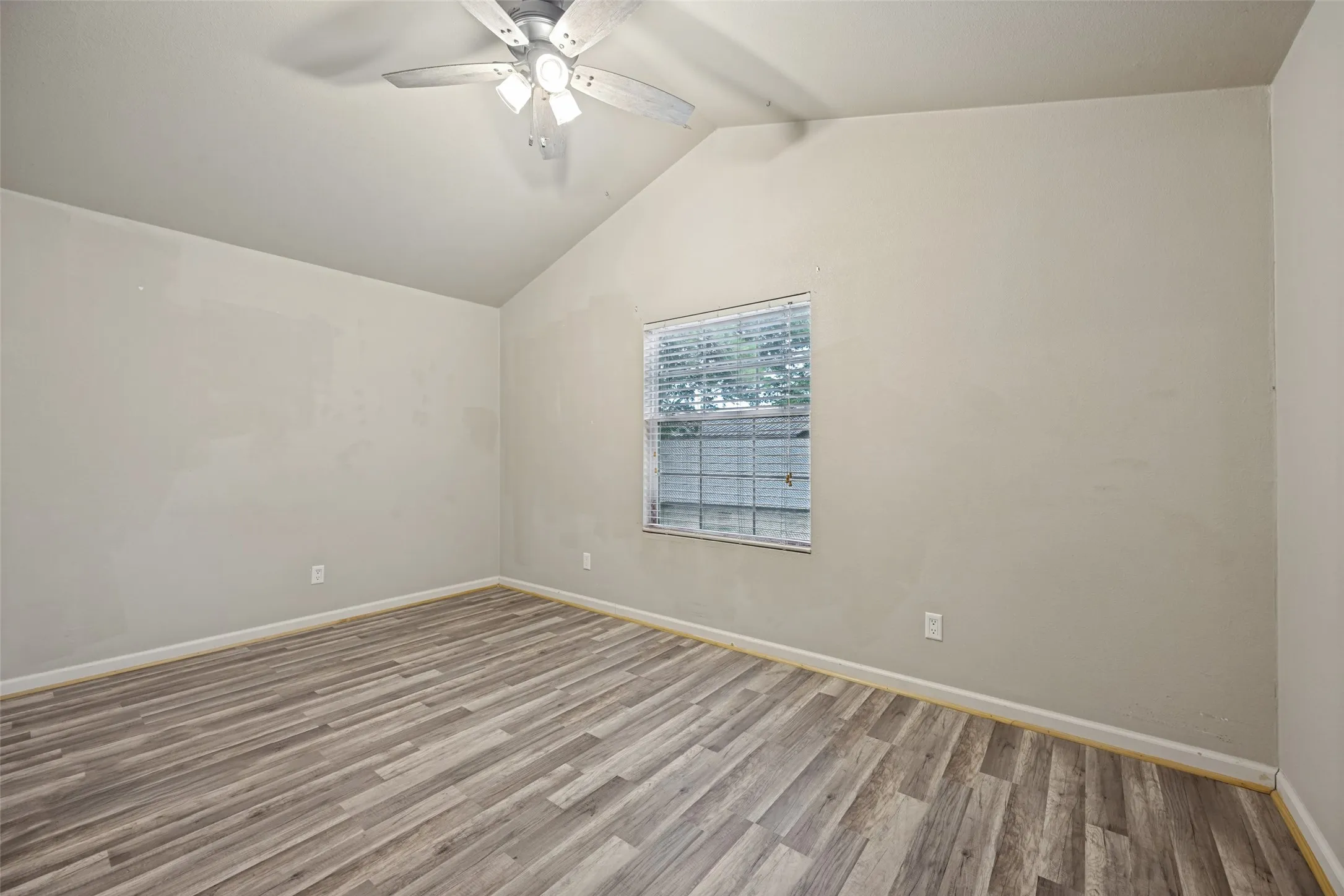 Mobile Home For Sale in Grayson County , 620 Pennell Road, Sherman, Texas 75090, 3 Bedroom, 2 Bathroom, Garage spaces, 1,095 Sqft, built in 2010, mls#21366890, Real Estate Agent in Sherman, Homes For Sale in Grayson county, Homes For Sale in Sherman, Realtor in Sherman Texas, Real Estate Brokerage Independent Realty Texas, Luminita Cordes Realtor