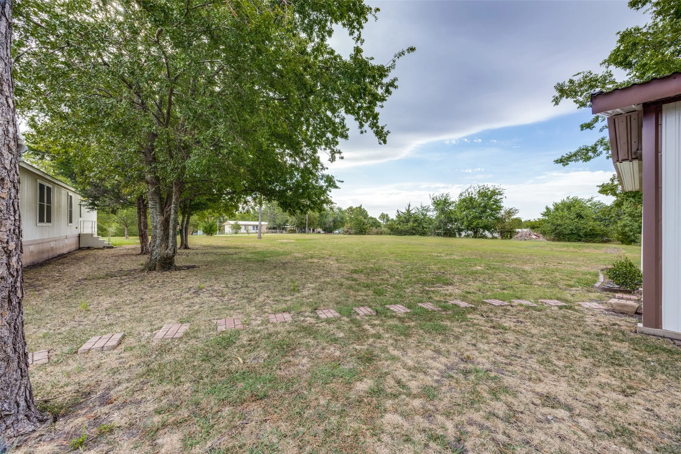 Mobile Home For Sale in Grayson County , 620 Pennell Road, Sherman, Texas 75090, 3 Bedroom, 2 Bathroom, Garage spaces, 1,095 Sqft, built in 2010, mls#21366890, Real Estate Agent in Sherman, Homes For Sale in Grayson county, Homes For Sale in Sherman, Realtor in Sherman Texas, Real Estate Brokerage Independent Realty Texas, Luminita Cordes Realtor