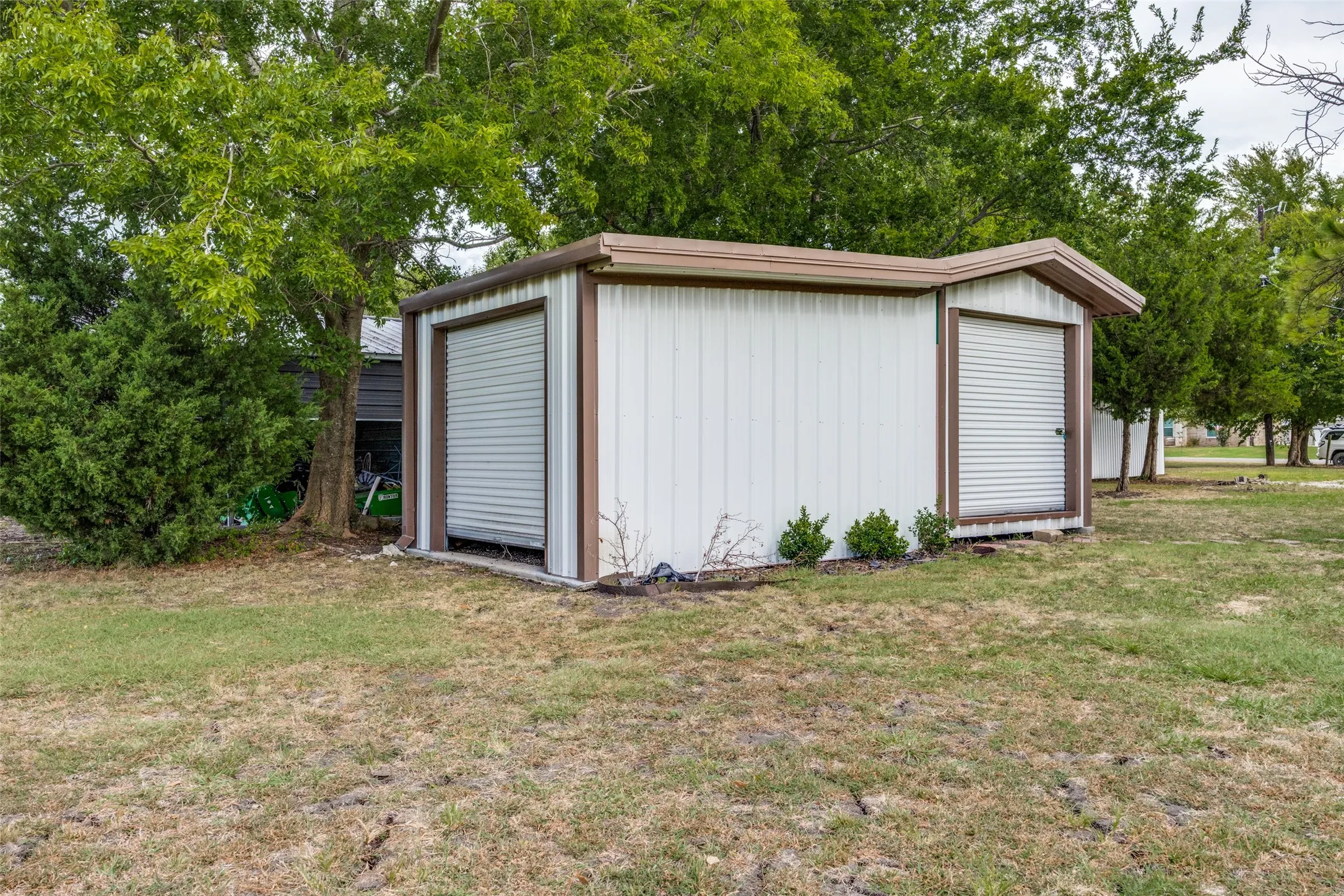Mobile Home For Sale in Grayson County , 620 Pennell Road, Sherman, Texas 75090, 3 Bedroom, 2 Bathroom, Garage spaces, 1,095 Sqft, built in 2010, mls#21366890, Real Estate Agent in Sherman, Homes For Sale in Grayson county, Homes For Sale in Sherman, Realtor in Sherman Texas, Real Estate Brokerage Independent Realty Texas, Luminita Cordes Realtor