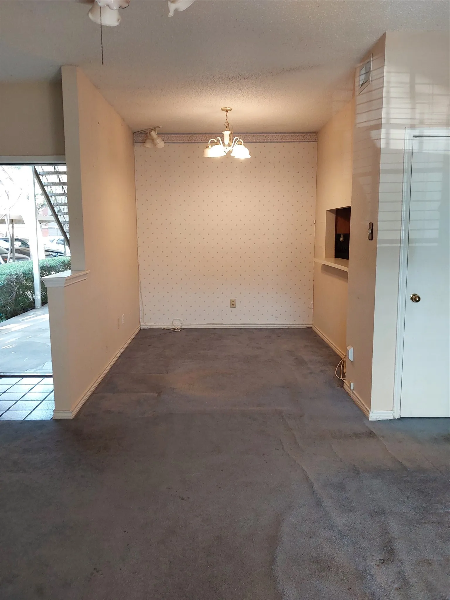 Condominium For Sale in Dallas County , 3629 W Northgate Drive 137, Irving, Texas 75062, 1 Bedroom, 1 Bathroom, Garage spaces, 668 Sqft, built in 1982, mls#21367273, Real Estate Agent in Irving, Homes For Sale in Dallas county, Homes For Sale in Irving, Realtor in Irving Texas, Real Estate Brokerage Independent Realty Texas, Luminita Cordes Realtor