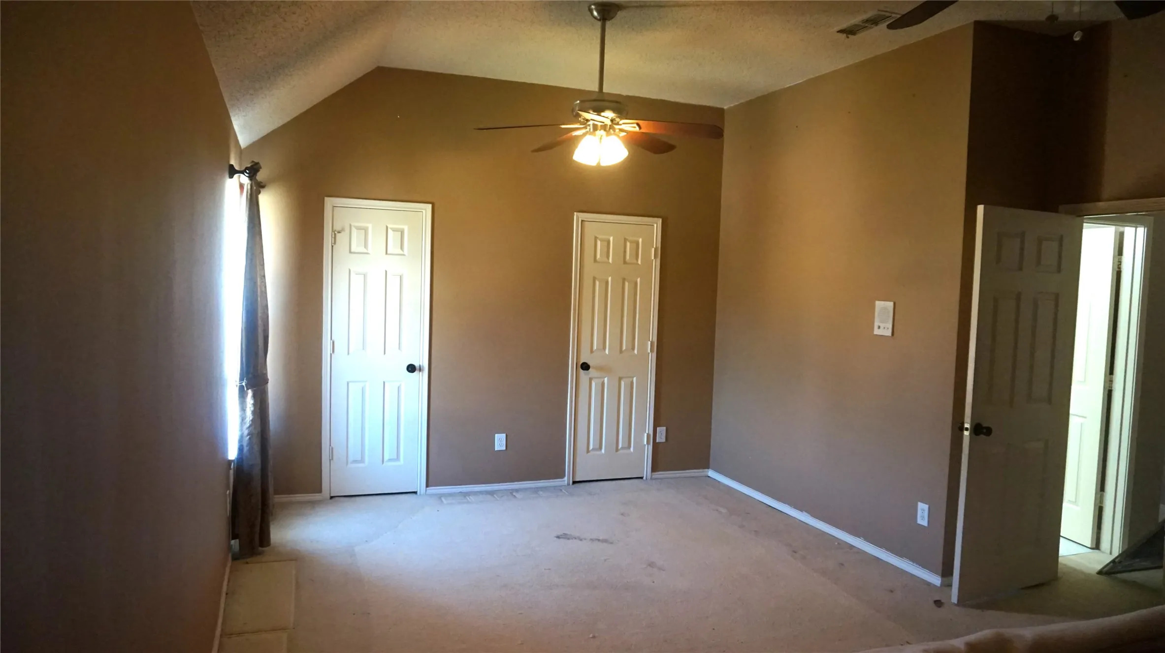 Single Family Residence For Sale in Denton County , 1200 Winnipeg Drive, Lewisville, Texas 75077, 4 Bedroom, 3 Bathroom, 2 Garage spaces, 3,477 Sqft, built in 1995, mls#21362899, Real Estate Agent in Lewisville, Homes For Sale in Denton county, Homes For Sale in Lewisville, Realtor in Lewisville Texas, Real Estate Brokerage Independent Realty Texas, Luminita Cordes Realtor