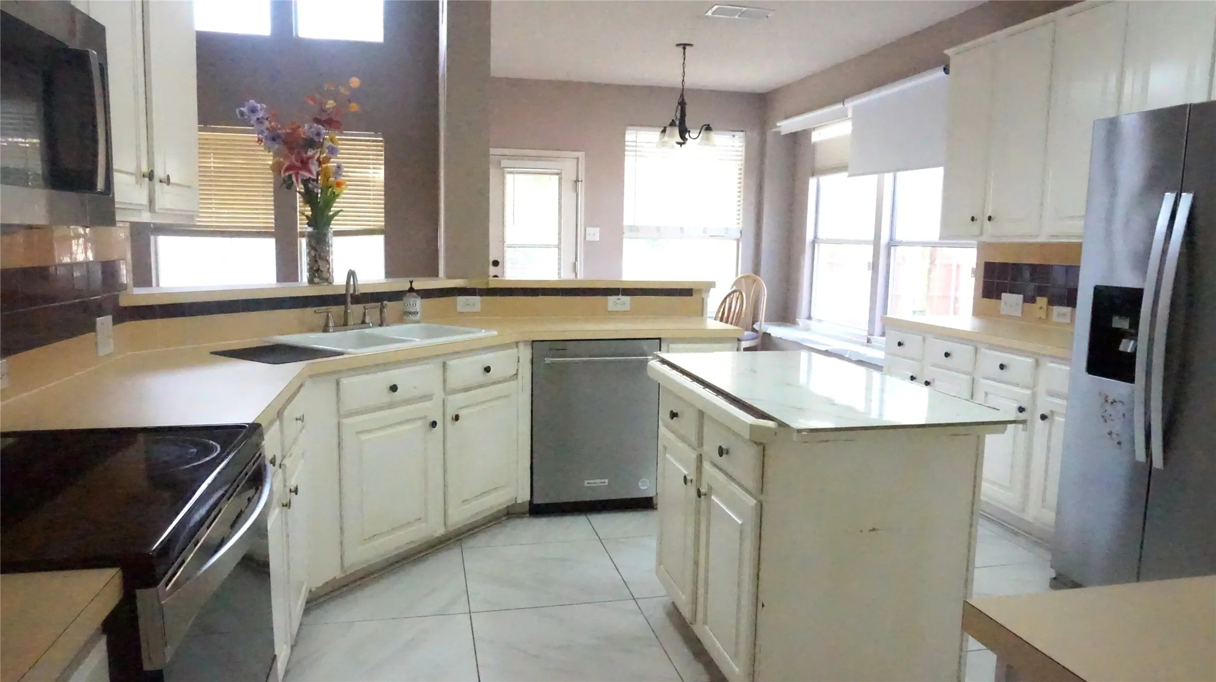 Single Family Residence For Sale in Denton County , 1200 Winnipeg Drive, Lewisville, Texas 75077, 4 Bedroom, 3 Bathroom, 2 Garage spaces, 3,477 Sqft, built in 1995, mls#21362899, Real Estate Agent in Lewisville, Homes For Sale in Denton county, Homes For Sale in Lewisville, Realtor in Lewisville Texas, Real Estate Brokerage Independent Realty Texas, Luminita Cordes Realtor