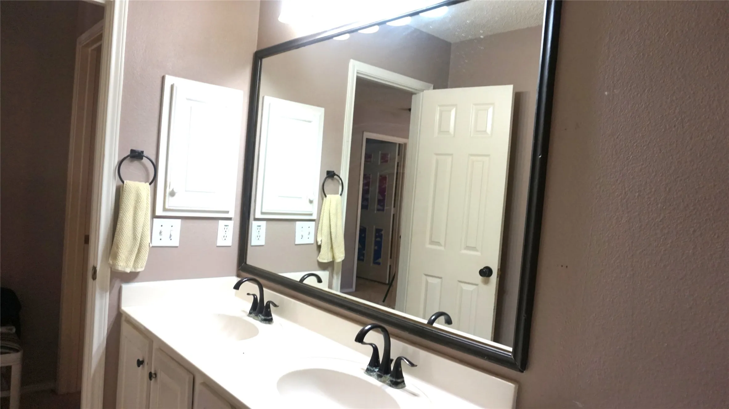Single Family Residence For Sale in Denton County , 1200 Winnipeg Drive, Lewisville, Texas 75077, 4 Bedroom, 3 Bathroom, 2 Garage spaces, 3,477 Sqft, built in 1995, mls#21362899, Real Estate Agent in Lewisville, Homes For Sale in Denton county, Homes For Sale in Lewisville, Realtor in Lewisville Texas, Real Estate Brokerage Independent Realty Texas, Luminita Cordes Realtor