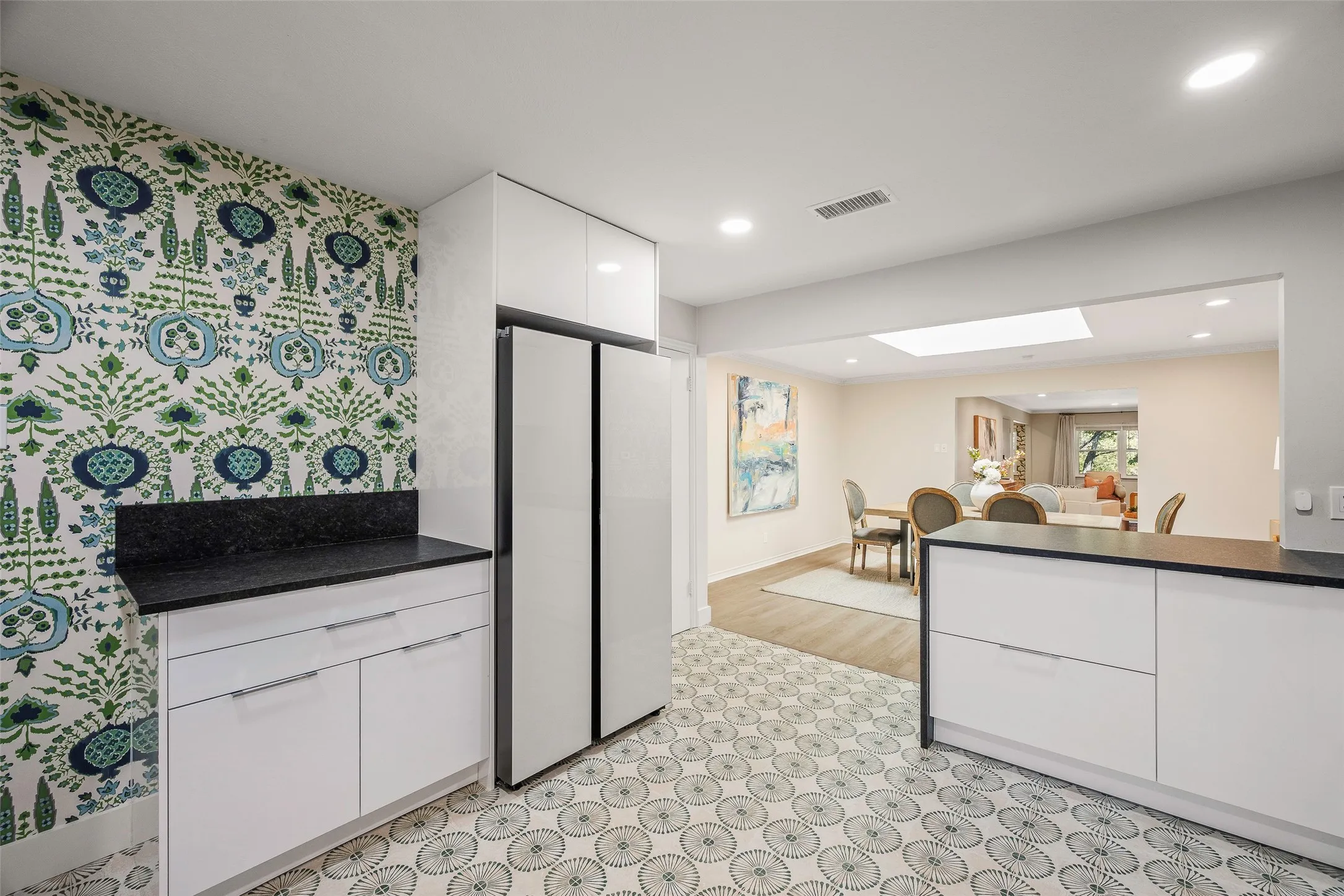 Condominium For Sale in Dallas County , 6226 Bandera Avenue C, Dallas, Texas 75225, 2 Bedroom, 2 Bathroom, Garage spaces, 1,939 Sqft, built in 1958, mls#21367483, Real Estate Agent in Dallas, Homes For Sale in Dallas county, Homes For Sale in Dallas, Realtor in Dallas Texas, Real Estate Brokerage Independent Realty Texas, Luminita Cordes Realtor
