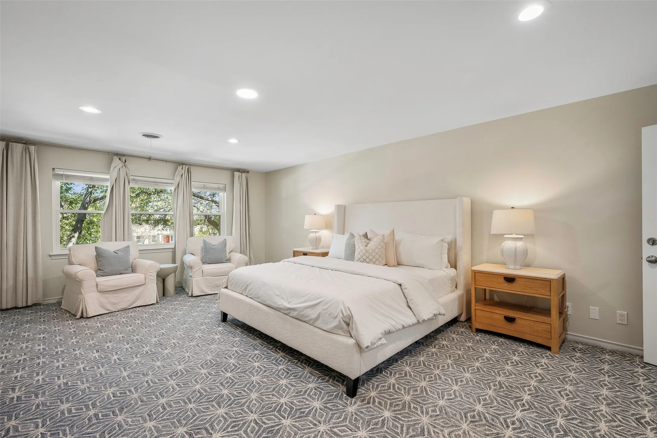 Condominium For Sale in Dallas County , 6226 Bandera Avenue C, Dallas, Texas 75225, 2 Bedroom, 2 Bathroom, Garage spaces, 1,939 Sqft, built in 1958, mls#21367483, Real Estate Agent in Dallas, Homes For Sale in Dallas county, Homes For Sale in Dallas, Realtor in Dallas Texas, Real Estate Brokerage Independent Realty Texas, Luminita Cordes Realtor