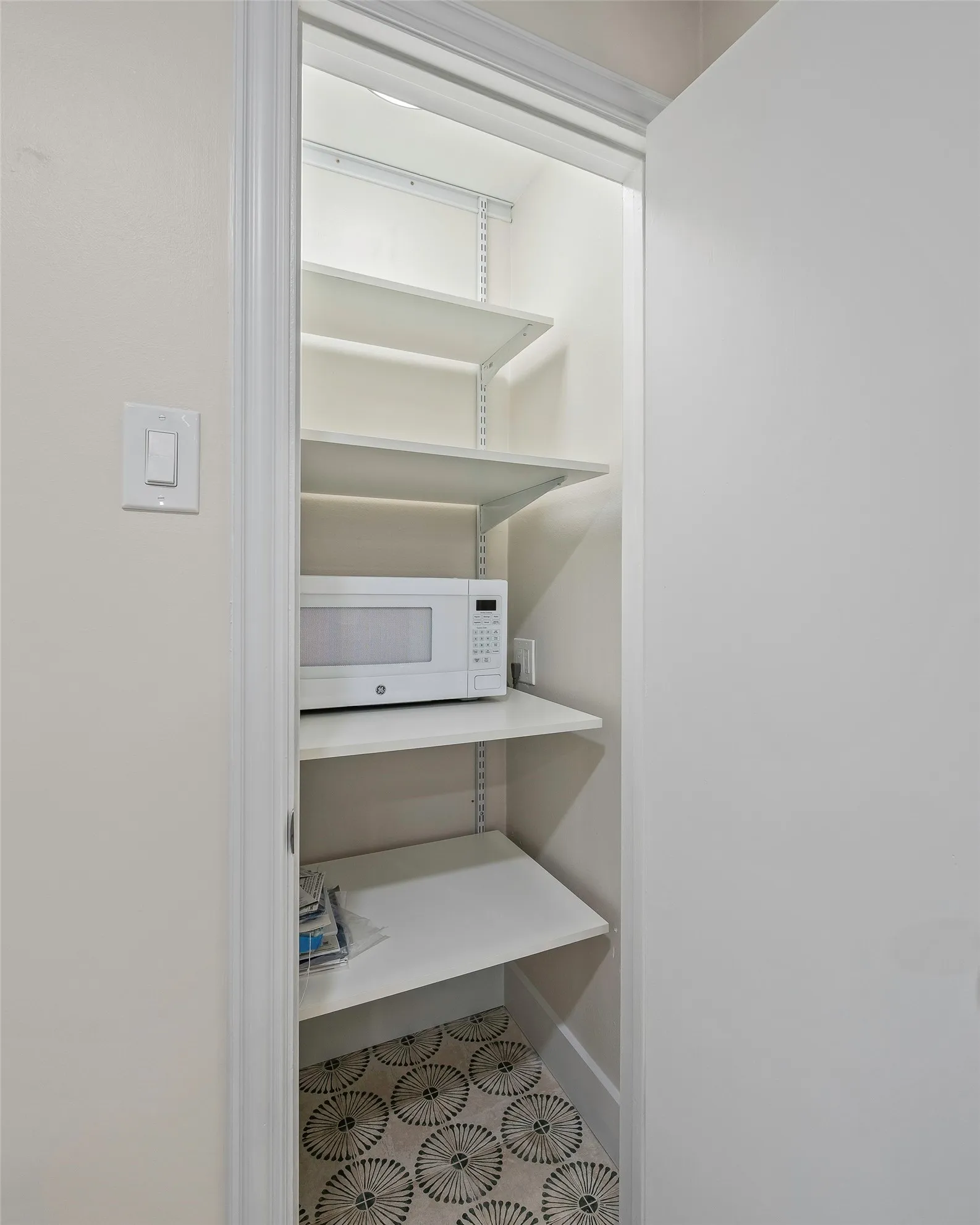 Condominium For Sale in Dallas County , 6226 Bandera Avenue C, Dallas, Texas 75225, 2 Bedroom, 2 Bathroom, Garage spaces, 1,939 Sqft, built in 1958, mls#21367483, Real Estate Agent in Dallas, Homes For Sale in Dallas county, Homes For Sale in Dallas, Realtor in Dallas Texas, Real Estate Brokerage Independent Realty Texas, Luminita Cordes Realtor