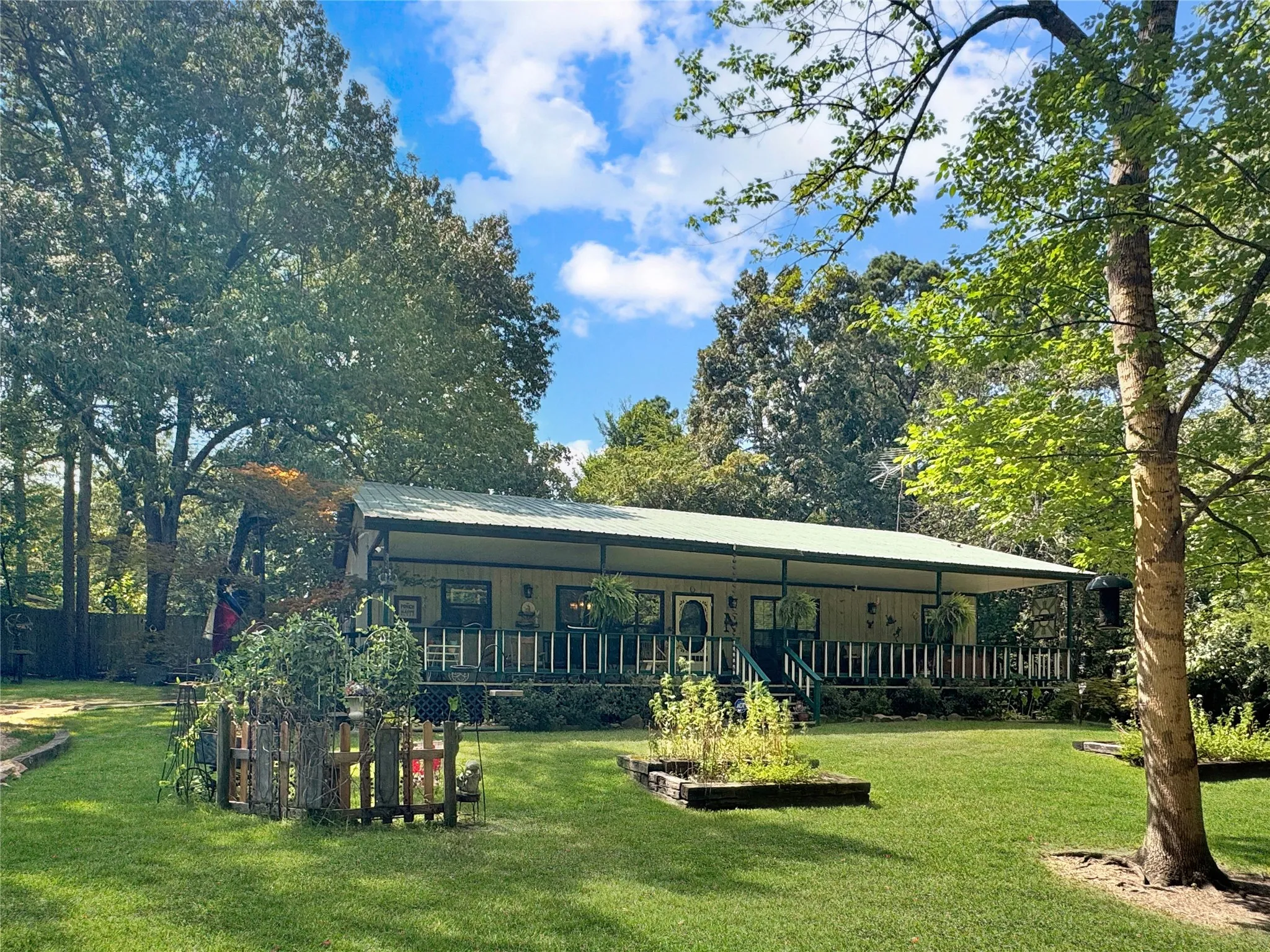 Single Family Residence For Sale in Lamar County , 1308 W FM 906, Powderly, Texas 75473, 3 Bedroom, 2 Bathroom, Garage spaces, 1,456 Sqft, built in 1999, mls#21362848, Real Estate Agent in Powderly, Homes For Sale in Lamar county, Homes For Sale in Powderly, Realtor in Powderly Texas, Real Estate Brokerage Independent Realty Texas, Luminita Cordes Realtor