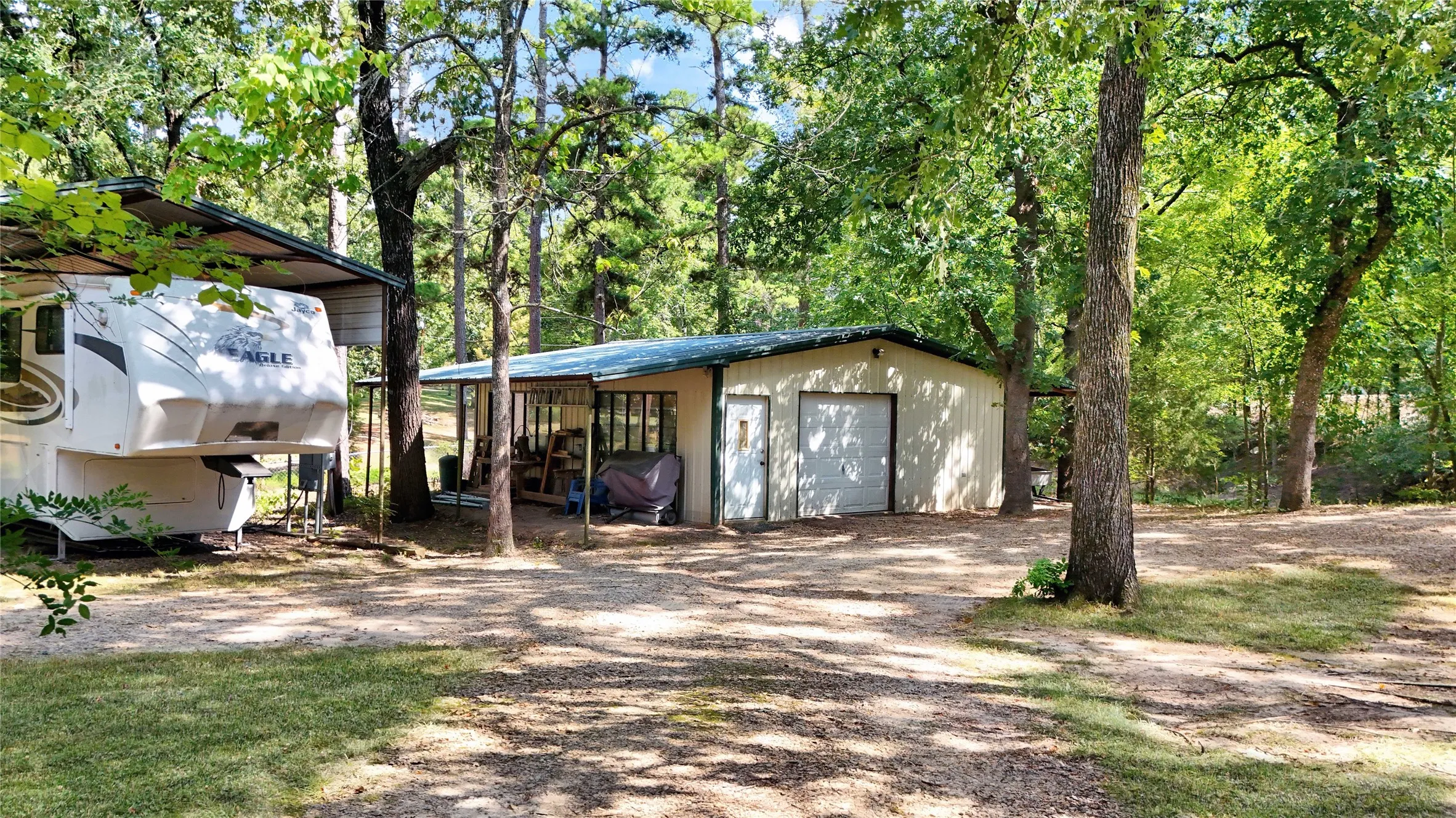 Single Family Residence For Sale in Lamar County , 1308 W FM 906, Powderly, Texas 75473, 3 Bedroom, 2 Bathroom, Garage spaces, 1,456 Sqft, built in 1999, mls#21362848, Real Estate Agent in Powderly, Homes For Sale in Lamar county, Homes For Sale in Powderly, Realtor in Powderly Texas, Real Estate Brokerage Independent Realty Texas, Luminita Cordes Realtor