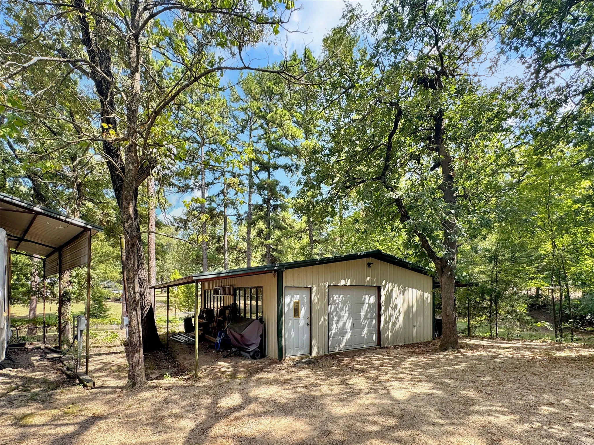 Single Family Residence For Sale in Lamar County , 1308 W FM 906, Powderly, Texas 75473, 3 Bedroom, 2 Bathroom, Garage spaces, 1,456 Sqft, built in 1999, mls#21362848, Real Estate Agent in Powderly, Homes For Sale in Lamar county, Homes For Sale in Powderly, Realtor in Powderly Texas, Real Estate Brokerage Independent Realty Texas, Luminita Cordes Realtor