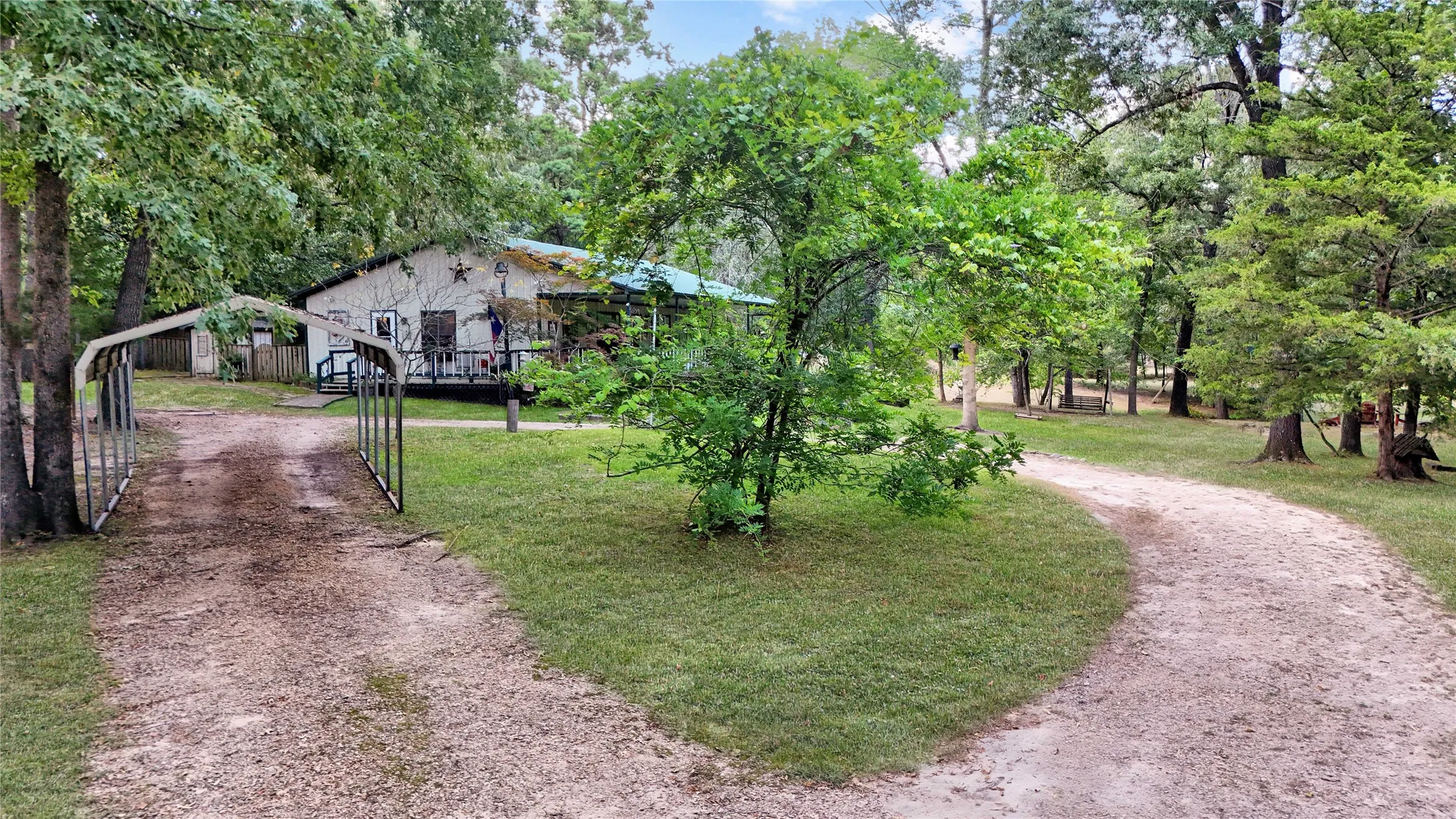Single Family Residence For Sale in Lamar County , 1308 W FM 906, Powderly, Texas 75473, 3 Bedroom, 2 Bathroom, Garage spaces, 1,456 Sqft, built in 1999, mls#21362848, Real Estate Agent in Powderly, Homes For Sale in Lamar county, Homes For Sale in Powderly, Realtor in Powderly Texas, Real Estate Brokerage Independent Realty Texas, Luminita Cordes Realtor