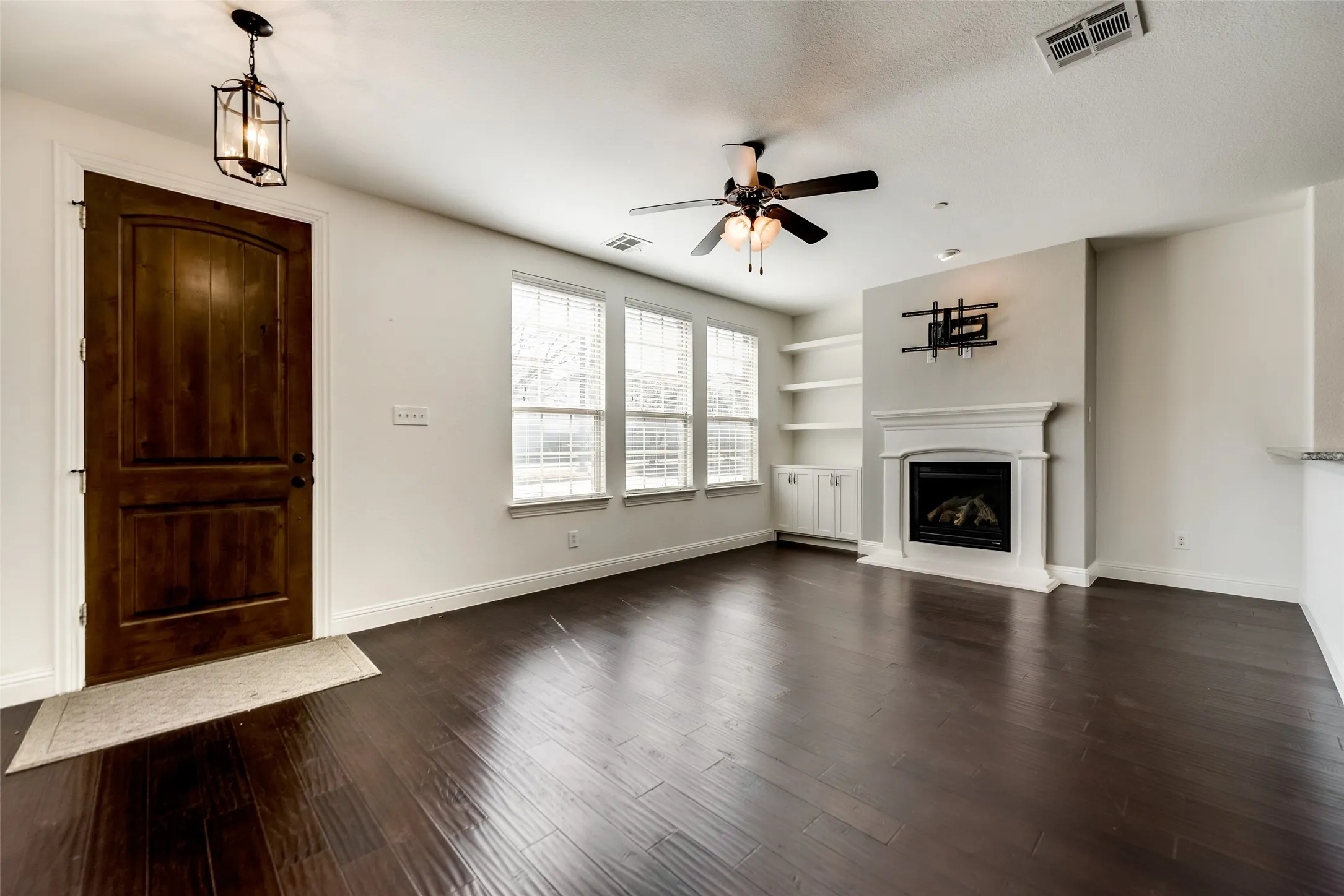 Townhouse For Rent in Collin County , 5745 Headquarters Drive, Plano, Texas 75024, 3 Bedroom, 4 Bathroom, 2 Garage spaces, 1,985 Sqft, built in 2012, mls#21367488, Real Estate Agent in Plano, Homes For Rent in Collin county, Homes For Rent in Plano, Realtor in Plano Texas, Real Estate Brokerage Independent Realty Texas, Luminita Cordes Realtor