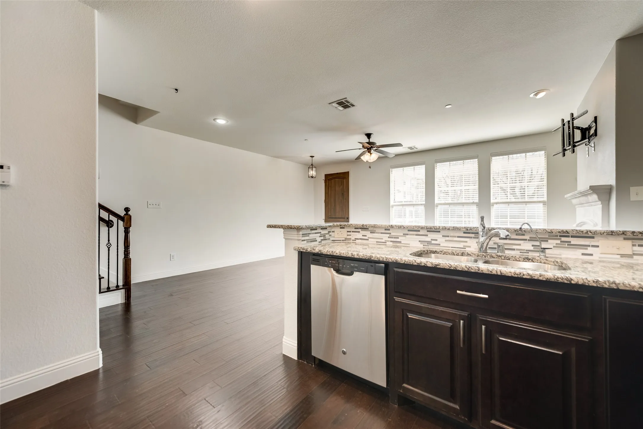 Townhouse For Rent in Collin County , 5745 Headquarters Drive, Plano, Texas 75024, 3 Bedroom, 4 Bathroom, 2 Garage spaces, 1,985 Sqft, built in 2012, mls#21367488, Real Estate Agent in Plano, Homes For Rent in Collin county, Homes For Rent in Plano, Realtor in Plano Texas, Real Estate Brokerage Independent Realty Texas, Luminita Cordes Realtor