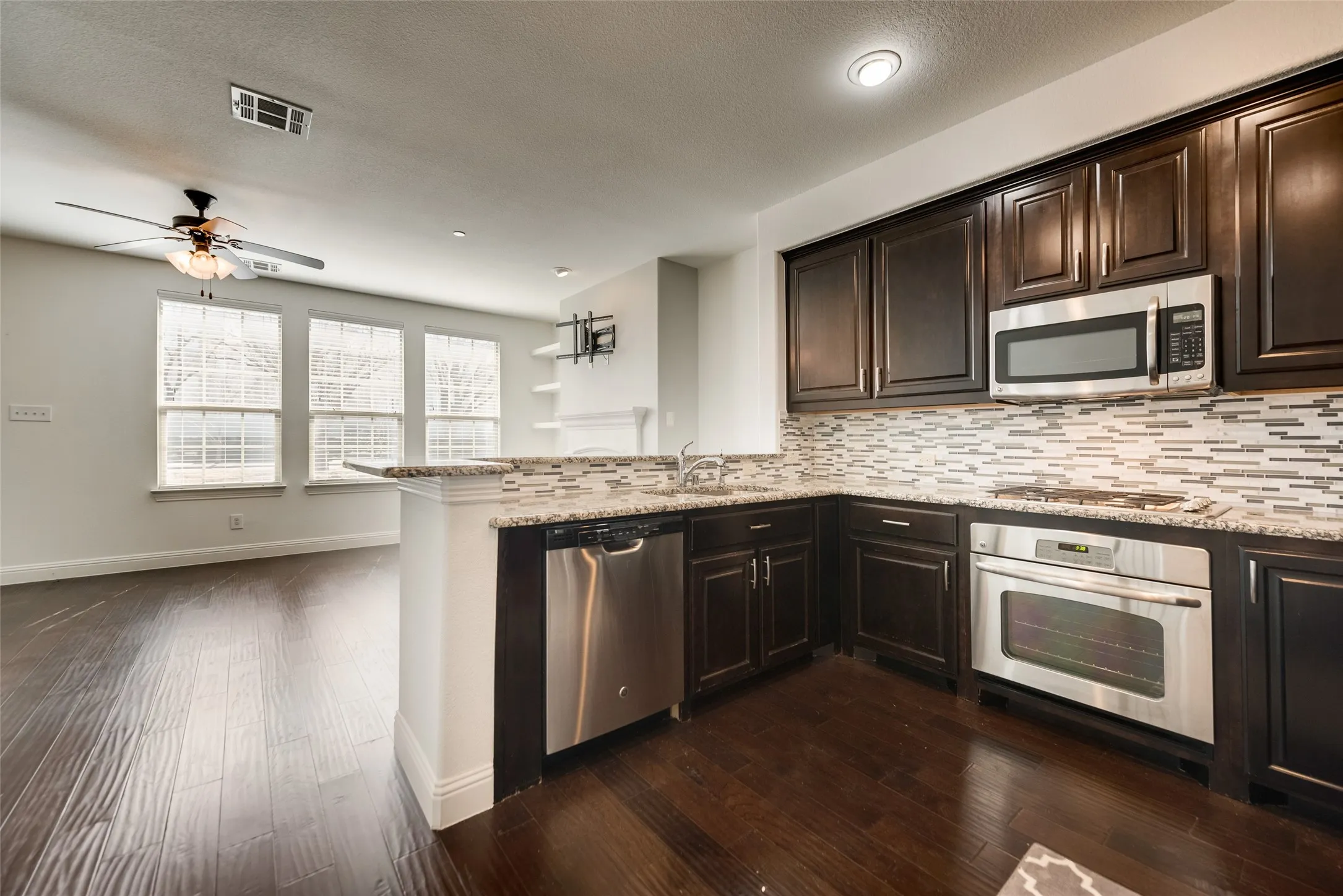 Townhouse For Rent in Collin County , 5745 Headquarters Drive, Plano, Texas 75024, 3 Bedroom, 4 Bathroom, 2 Garage spaces, 1,985 Sqft, built in 2012, mls#21367488, Real Estate Agent in Plano, Homes For Rent in Collin county, Homes For Rent in Plano, Realtor in Plano Texas, Real Estate Brokerage Independent Realty Texas, Luminita Cordes Realtor