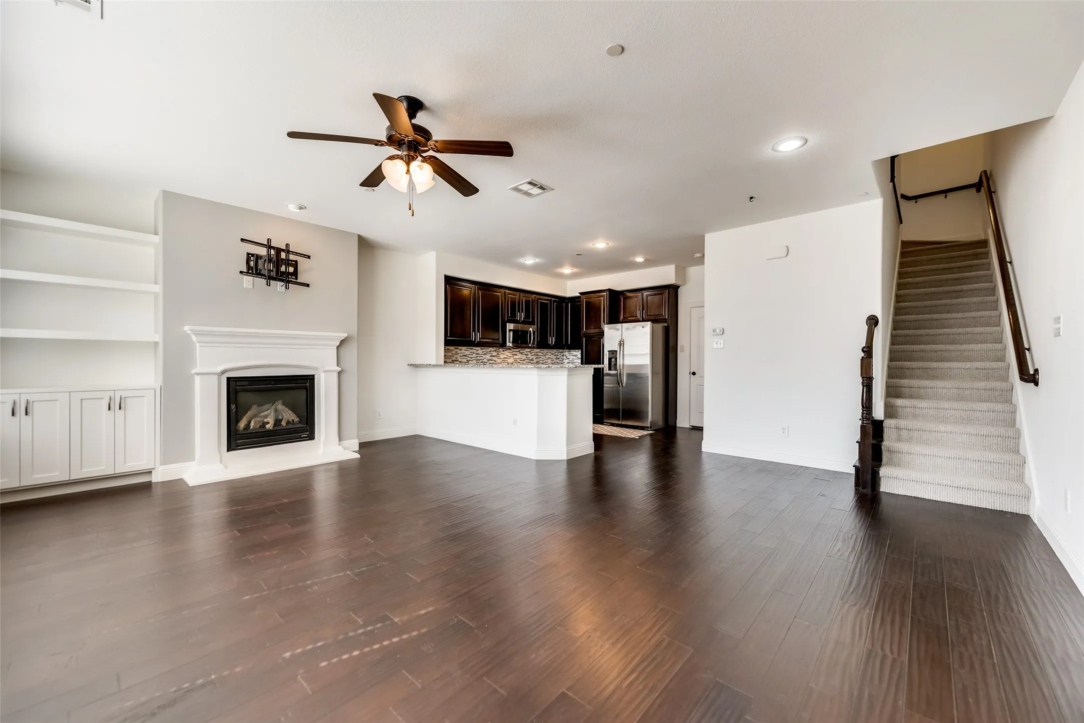 Townhouse For Rent in Collin County , 5745 Headquarters Drive, Plano, Texas 75024, 3 Bedroom, 4 Bathroom, 2 Garage spaces, 1,985 Sqft, built in 2012, mls#21367488, Real Estate Agent in Plano, Homes For Rent in Collin county, Homes For Rent in Plano, Realtor in Plano Texas, Real Estate Brokerage Independent Realty Texas, Luminita Cordes Realtor