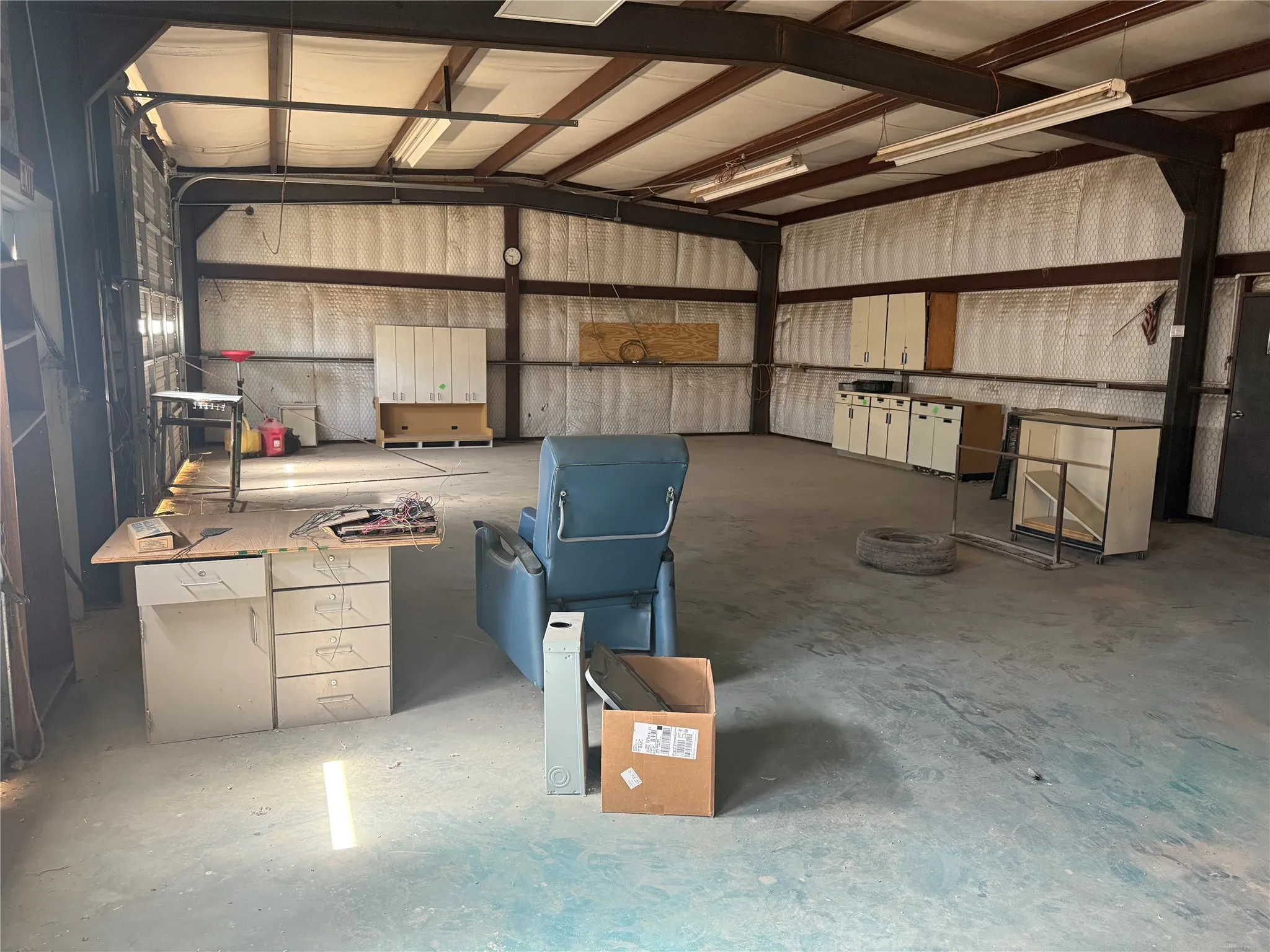 Single Family Residence For Sale in Ector County , 9063 W Riggs Drive, Odessa, Texas 79764, 3 Bedroom, 2 Bathroom, 2 Garage spaces, 2,635 Sqft, built in 1950, mls#21367447, Real Estate Agent in Odessa, Homes For Sale in Ector county, Homes For Sale in Odessa, Realtor in Odessa Texas, Real Estate Brokerage Independent Realty Texas, Luminita Cordes Realtor