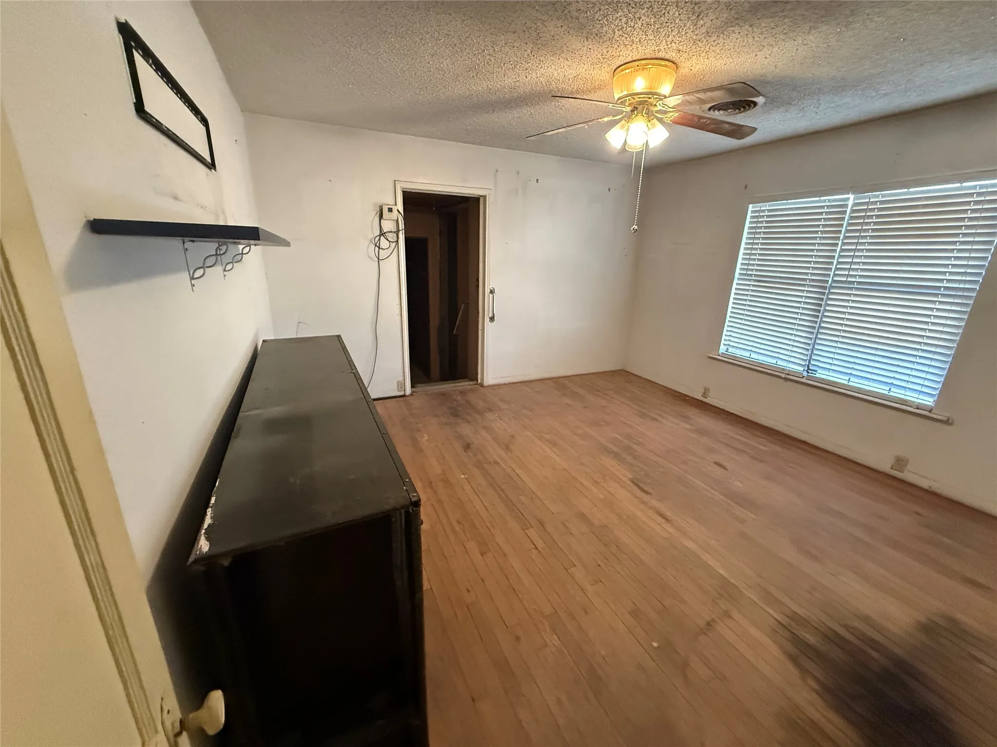 Single Family Residence For Sale in Ector County , 9063 W Riggs Drive, Odessa, Texas 79764, 3 Bedroom, 2 Bathroom, 2 Garage spaces, 2,635 Sqft, built in 1950, mls#21367447, Real Estate Agent in Odessa, Homes For Sale in Ector county, Homes For Sale in Odessa, Realtor in Odessa Texas, Real Estate Brokerage Independent Realty Texas, Luminita Cordes Realtor