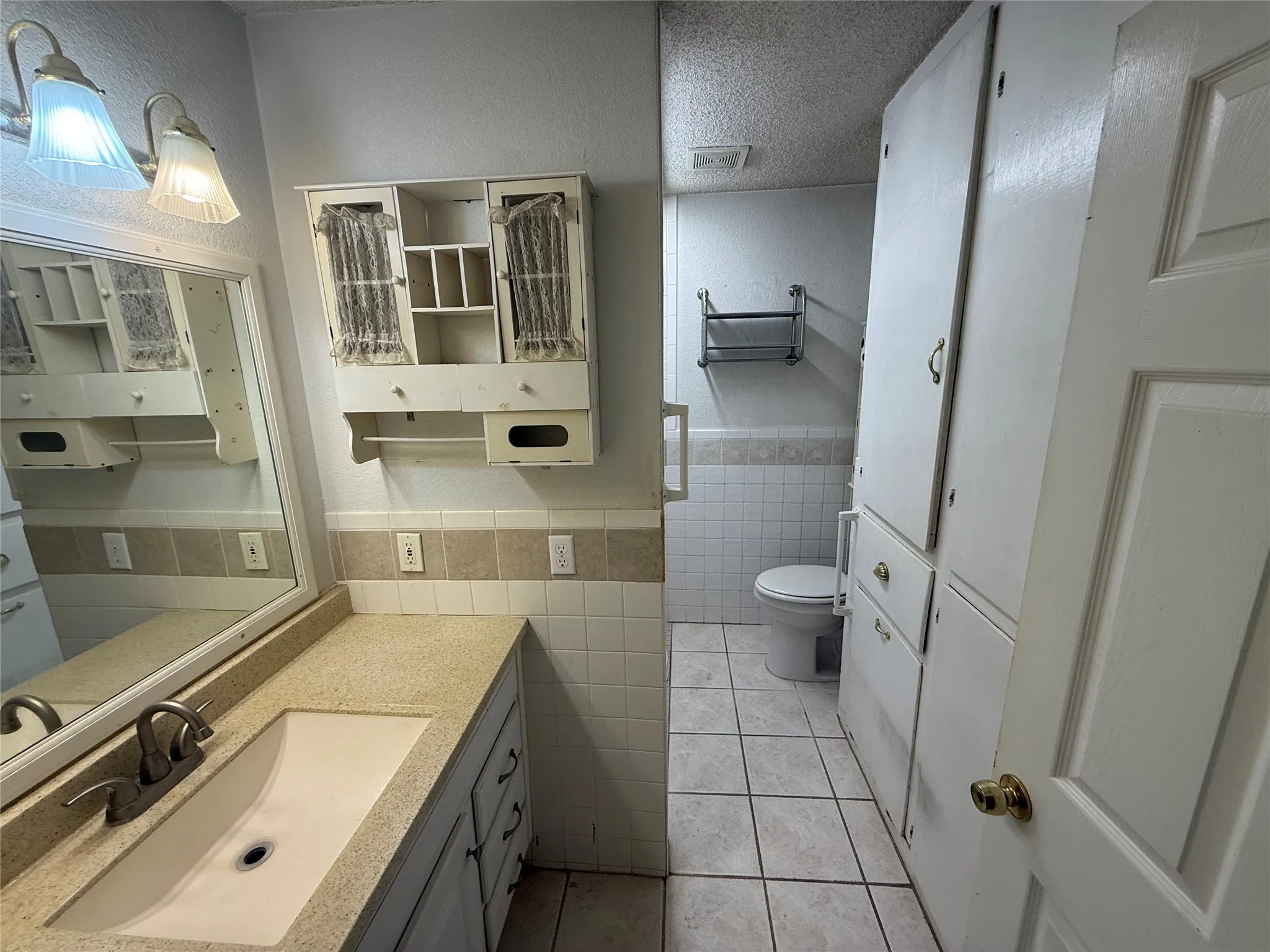 Single Family Residence For Sale in Ector County , 9063 W Riggs Drive, Odessa, Texas 79764, 3 Bedroom, 2 Bathroom, 2 Garage spaces, 2,635 Sqft, built in 1950, mls#21367447, Real Estate Agent in Odessa, Homes For Sale in Ector county, Homes For Sale in Odessa, Realtor in Odessa Texas, Real Estate Brokerage Independent Realty Texas, Luminita Cordes Realtor
