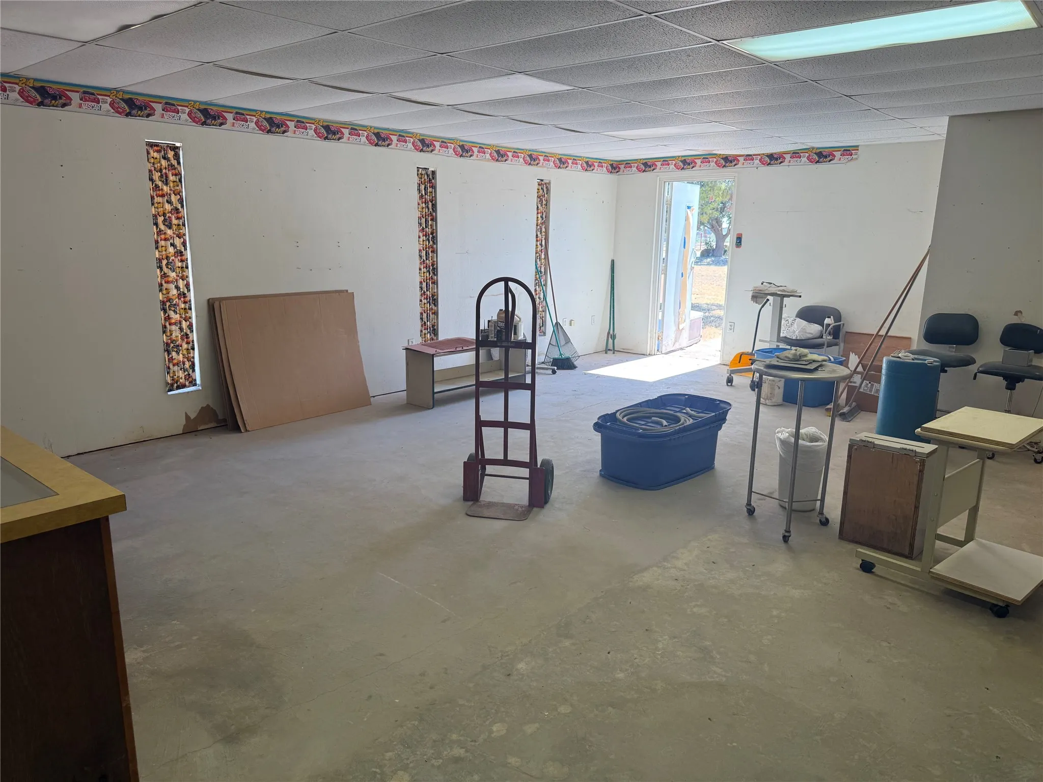 Single Family Residence For Sale in Ector County , 9063 W Riggs Drive, Odessa, Texas 79764, 3 Bedroom, 2 Bathroom, 2 Garage spaces, 2,635 Sqft, built in 1950, mls#21367447, Real Estate Agent in Odessa, Homes For Sale in Ector county, Homes For Sale in Odessa, Realtor in Odessa Texas, Real Estate Brokerage Independent Realty Texas, Luminita Cordes Realtor