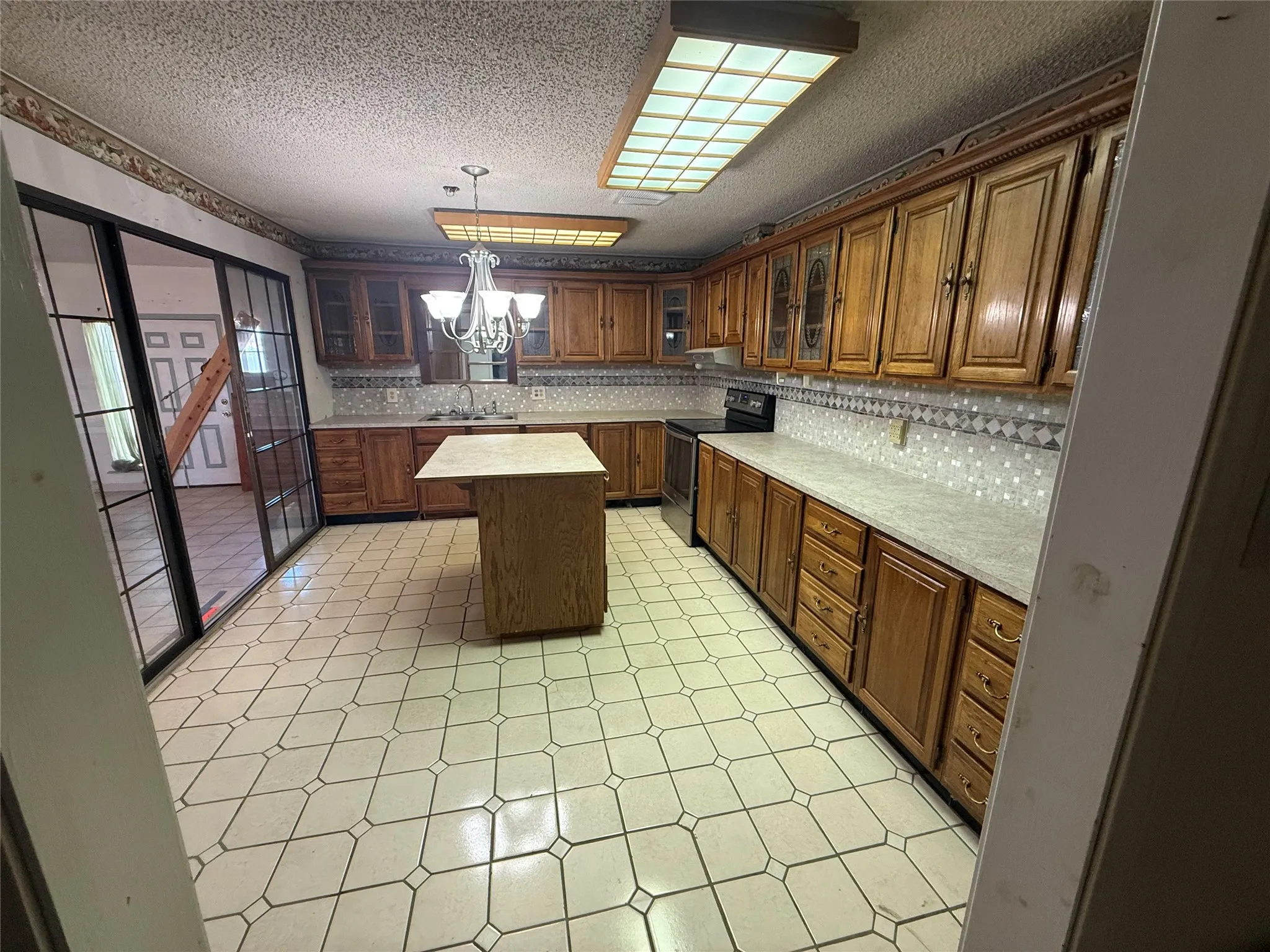 Single Family Residence For Sale in Ector County , 9063 W Riggs Drive, Odessa, Texas 79764, 3 Bedroom, 2 Bathroom, 2 Garage spaces, 2,635 Sqft, built in 1950, mls#21367447, Real Estate Agent in Odessa, Homes For Sale in Ector county, Homes For Sale in Odessa, Realtor in Odessa Texas, Real Estate Brokerage Independent Realty Texas, Luminita Cordes Realtor