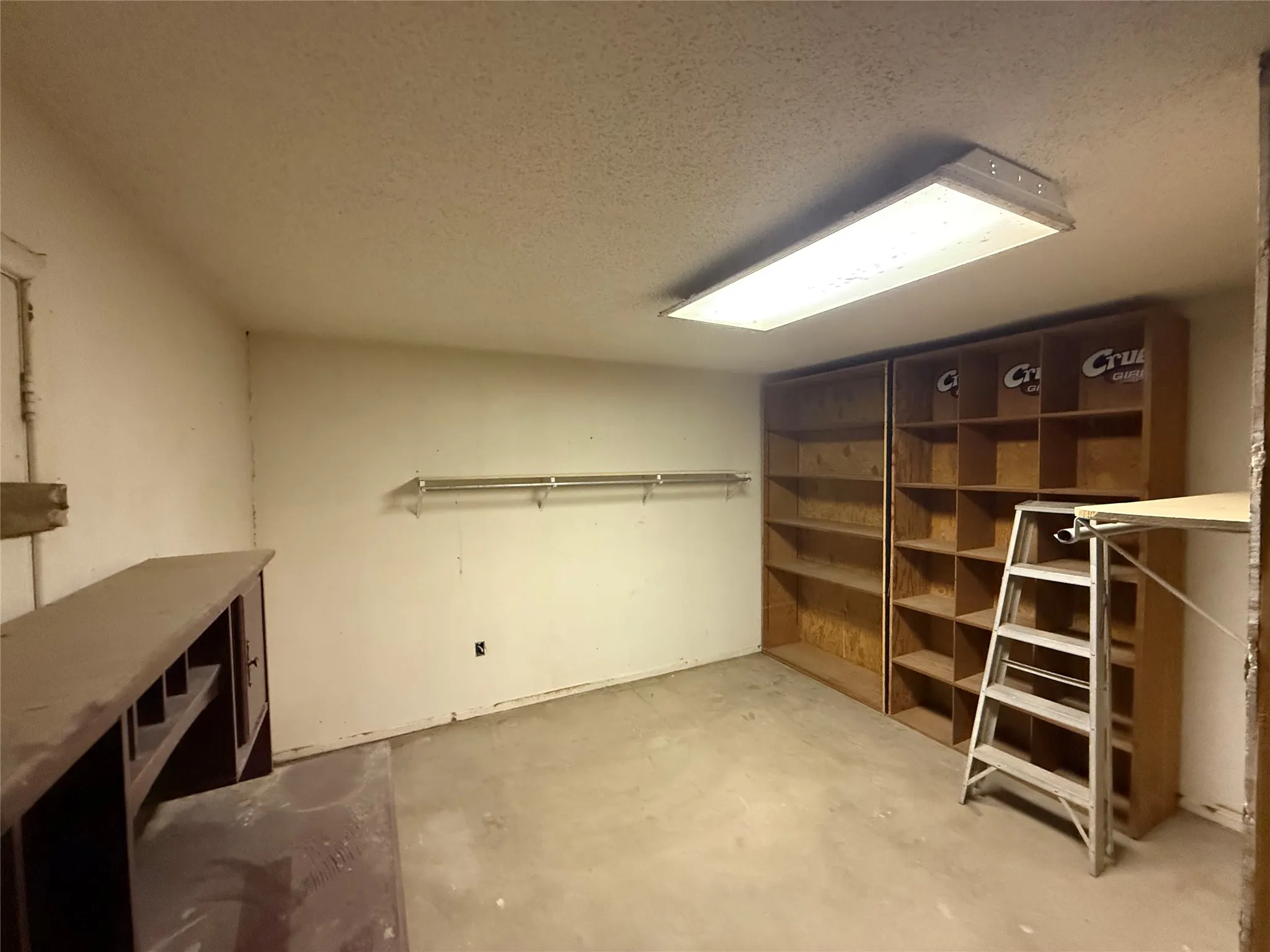 Single Family Residence For Sale in Ector County , 9063 W Riggs Drive, Odessa, Texas 79764, 3 Bedroom, 2 Bathroom, 2 Garage spaces, 2,635 Sqft, built in 1950, mls#21367447, Real Estate Agent in Odessa, Homes For Sale in Ector county, Homes For Sale in Odessa, Realtor in Odessa Texas, Real Estate Brokerage Independent Realty Texas, Luminita Cordes Realtor