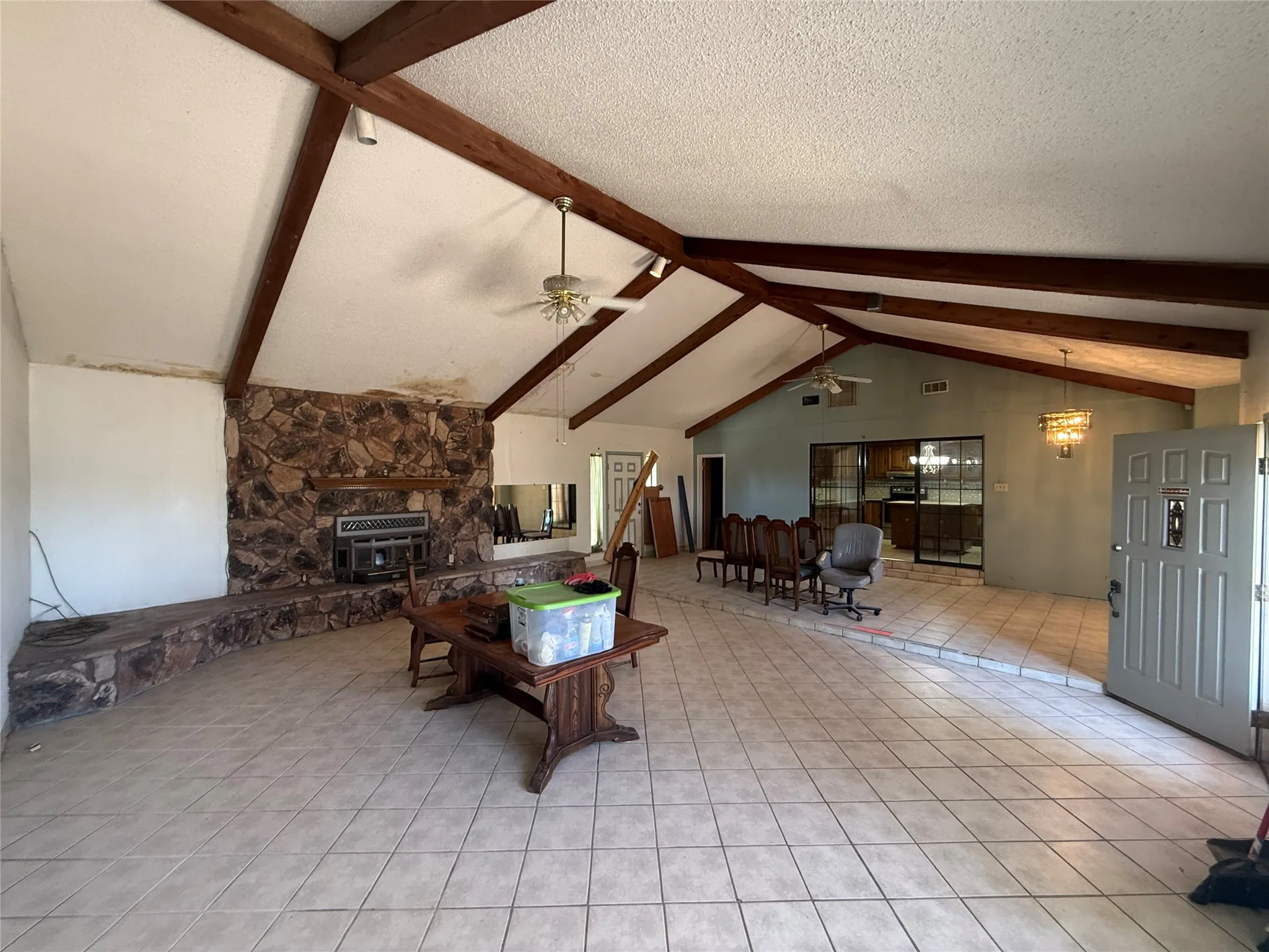 Single Family Residence For Sale in Ector County , 9063 W Riggs Drive, Odessa, Texas 79764, 3 Bedroom, 2 Bathroom, 2 Garage spaces, 2,635 Sqft, built in 1950, mls#21367447, Real Estate Agent in Odessa, Homes For Sale in Ector county, Homes For Sale in Odessa, Realtor in Odessa Texas, Real Estate Brokerage Independent Realty Texas, Luminita Cordes Realtor